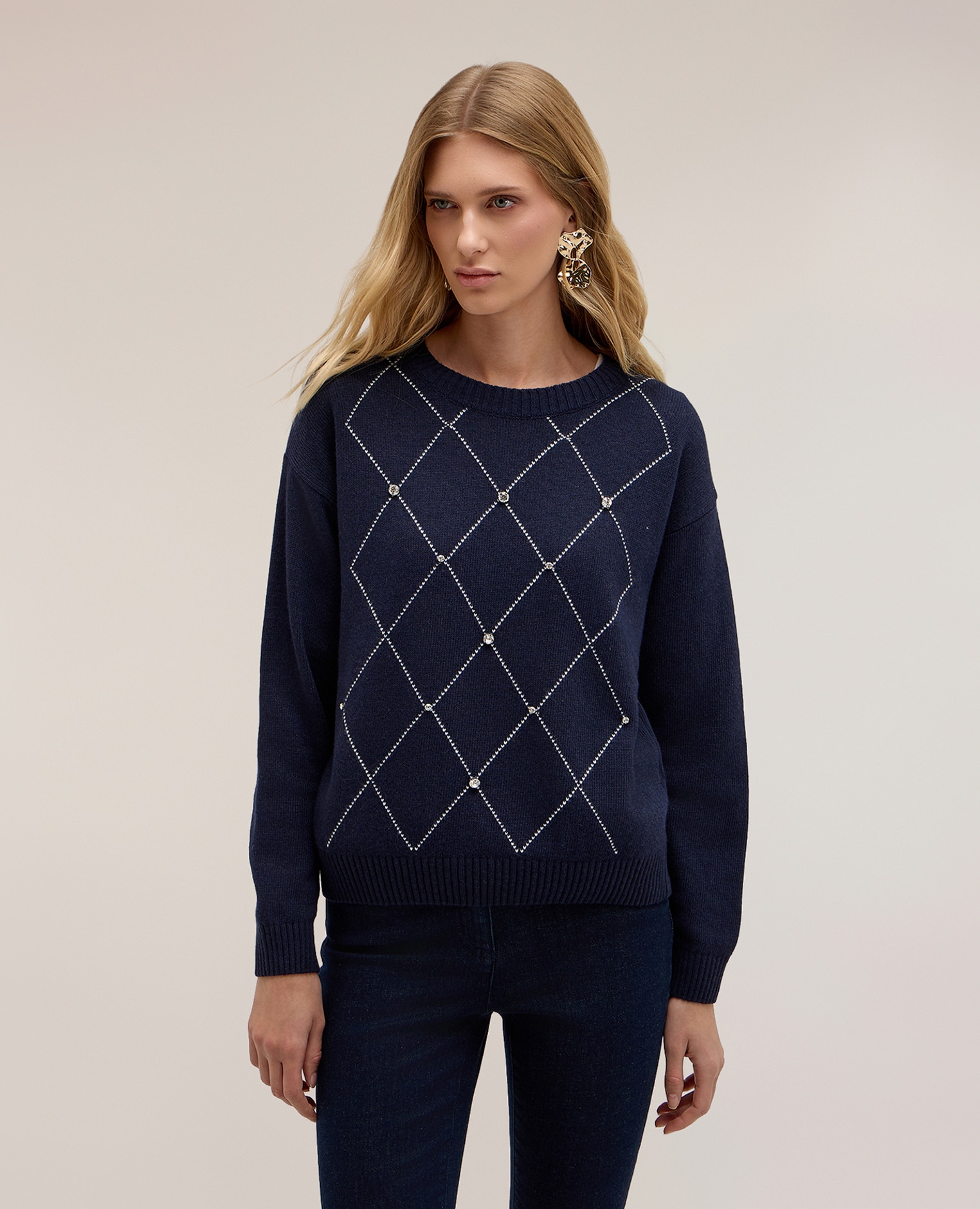 Imagen 0 de Jersey de mujer de rombos con aplicaciones de strass escote redondo mangas largas Azul