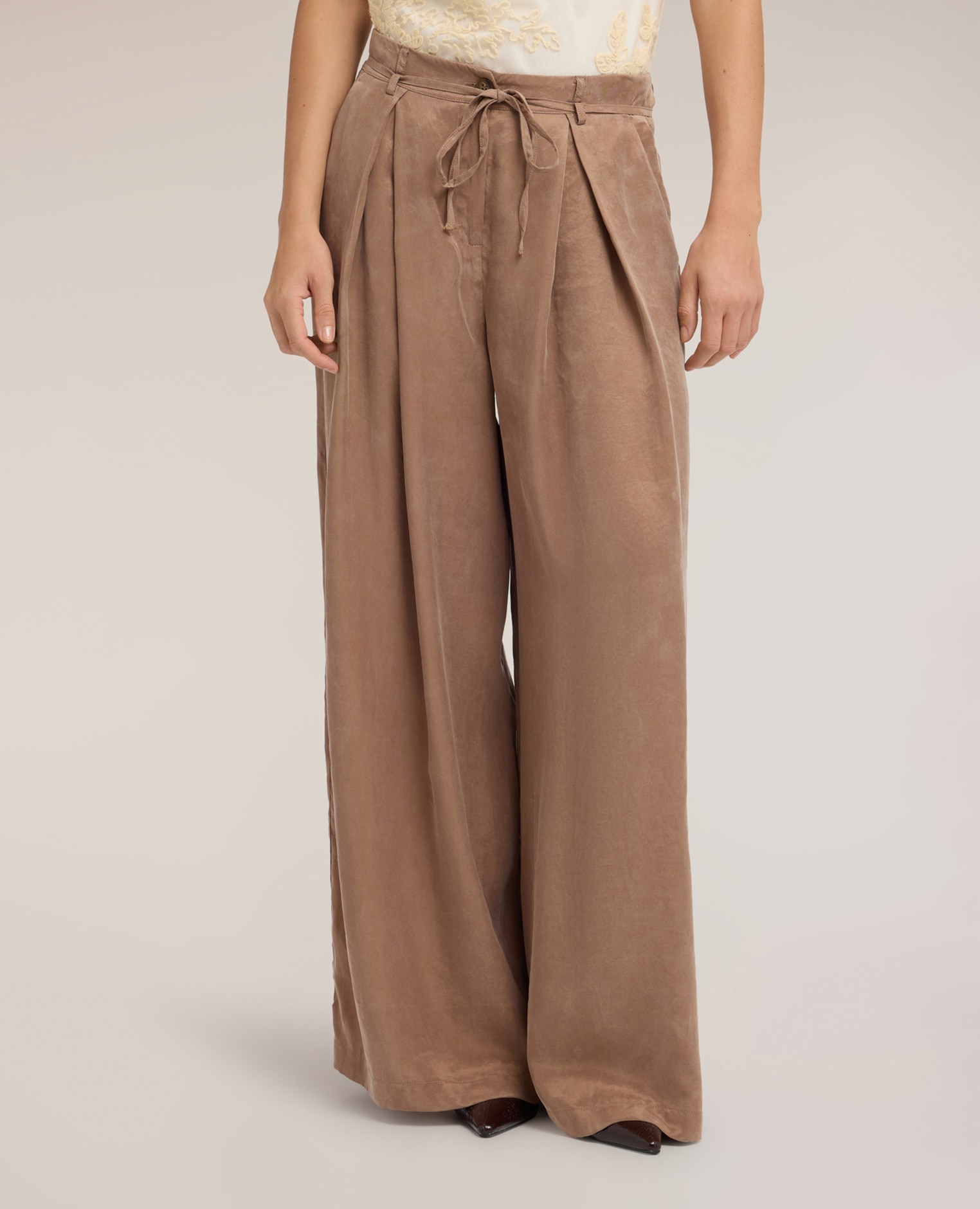 Pantalones de mujer palazzo con pliegues en lyocell ajuste ancho con pliegues frontales cierre con botón y cremallera - Motivi - Verde militar Verde militar-3