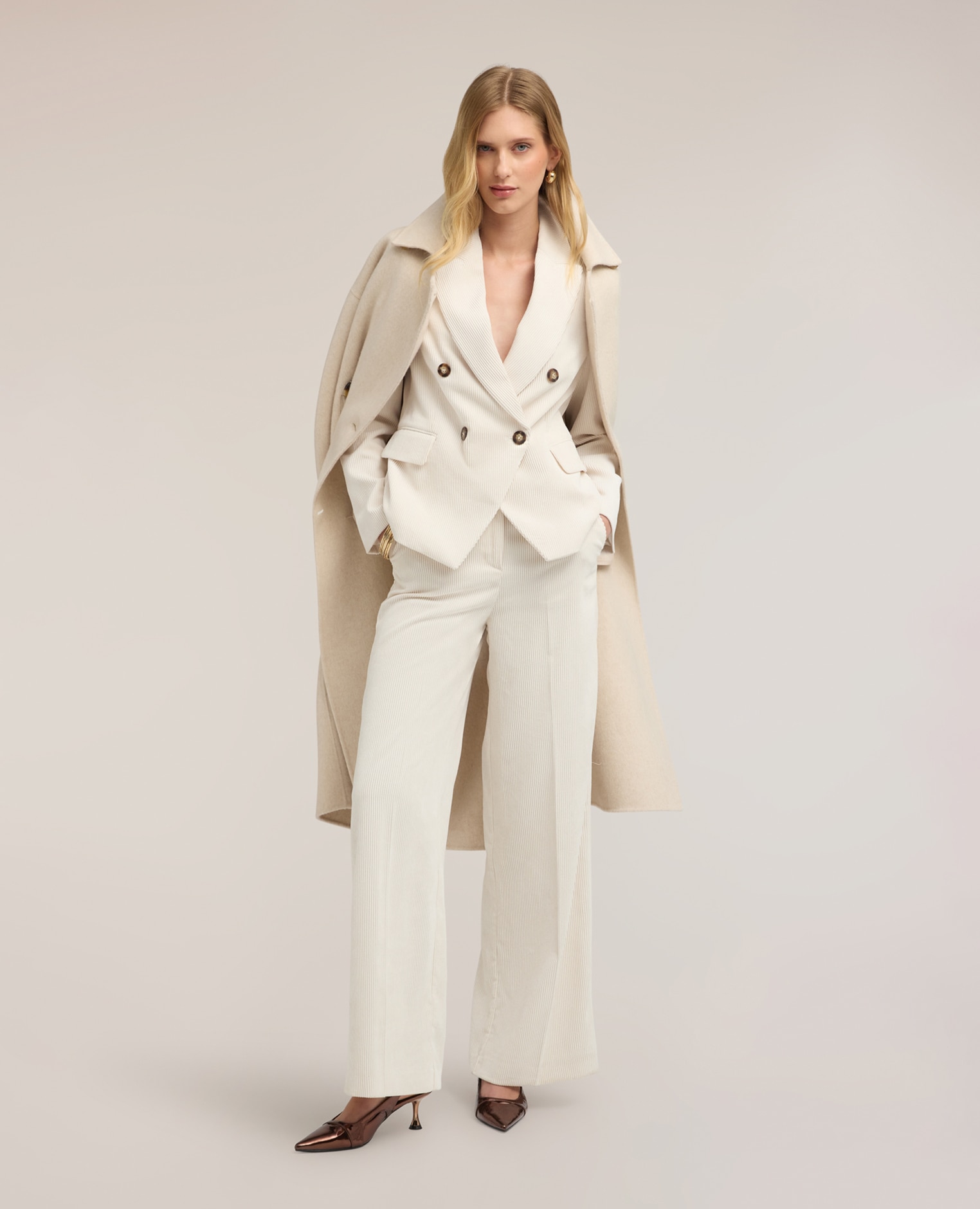 Imagen 1 de Pantalones de mujer palazzo de pana ajuste ancho cierre frontal con botón y cremallera Blanco