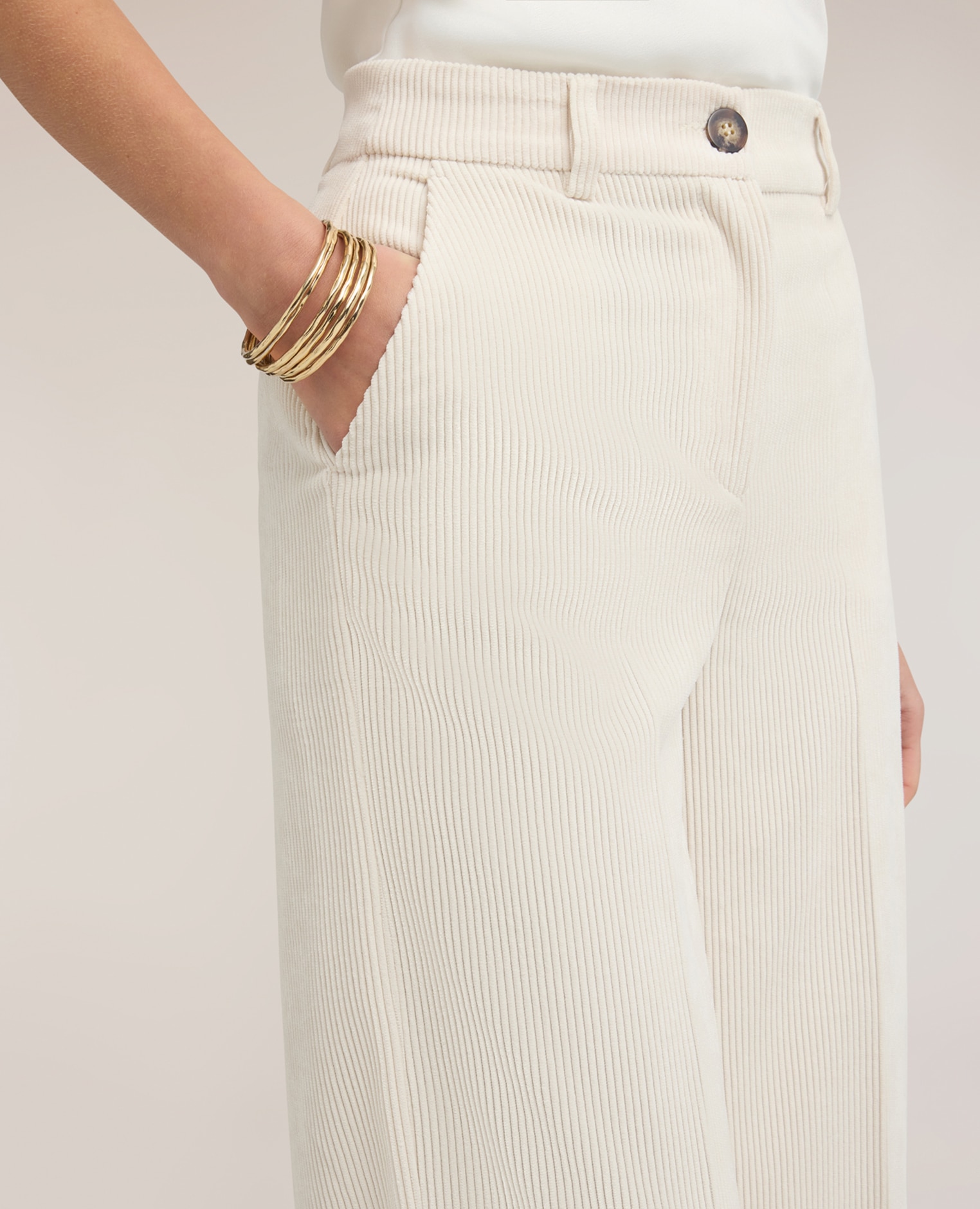 Imagen 4 de Pantalones de mujer palazzo de pana ajuste ancho cierre frontal con botón y cremallera - Motivi - Blanco Blanco