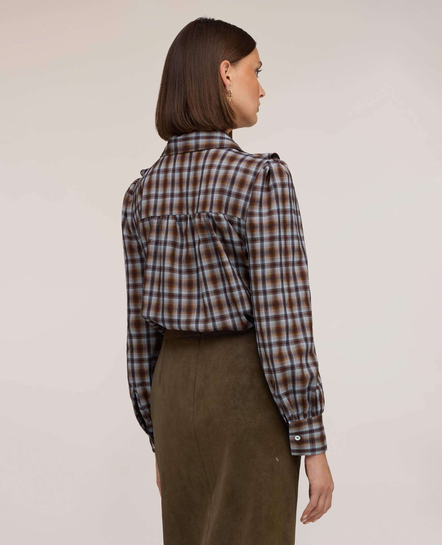 Imagen 2 de Camisa de mujer de estampado de cuadros con volantes abotonadura frontal con botones visibles y cuello clásico - Motivi - Marrón Marrón