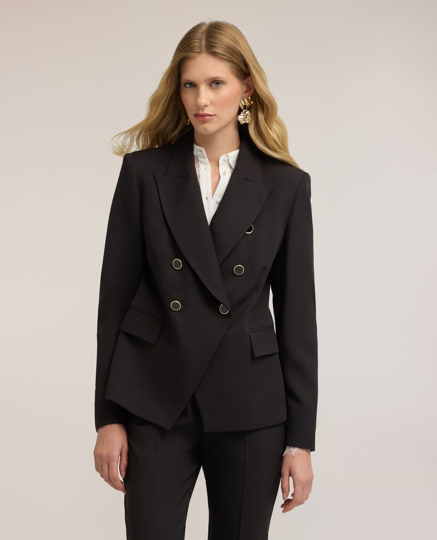 Imagen 1 de Blazer de mujer cruzado con solapas de pico ajuste entallado cierre cruzado con botones - Motivi - Negro Negro