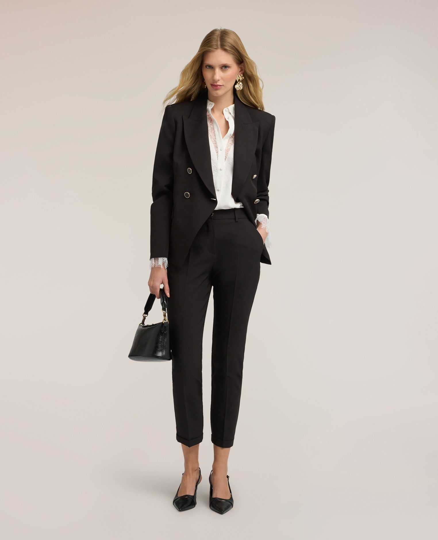 Imagen 3 de Blazer de mujer cruzado con solapas de pico ajuste entallado cierre cruzado con botones - Motivi - Negro Negro
