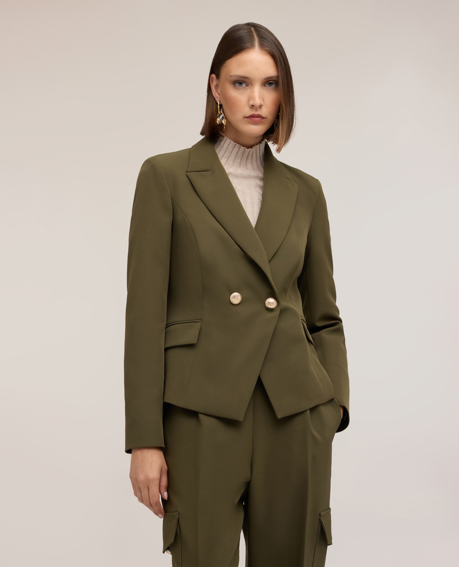 Blazer de mujer cruzado con botones joya ajuste ceñido cierre cruzado con botones color oro - Motivi - Verde militar Verde militar-1