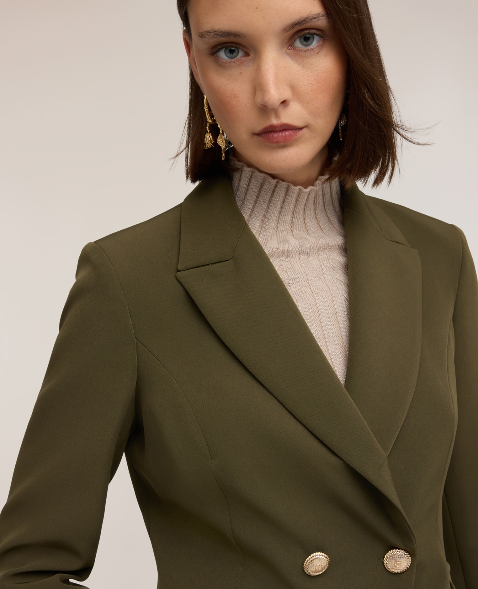 Blazer de mujer cruzado con botones joya ajuste ceñido cierre cruzado con botones color oro - Motivi - Verde militar Verde militar-4