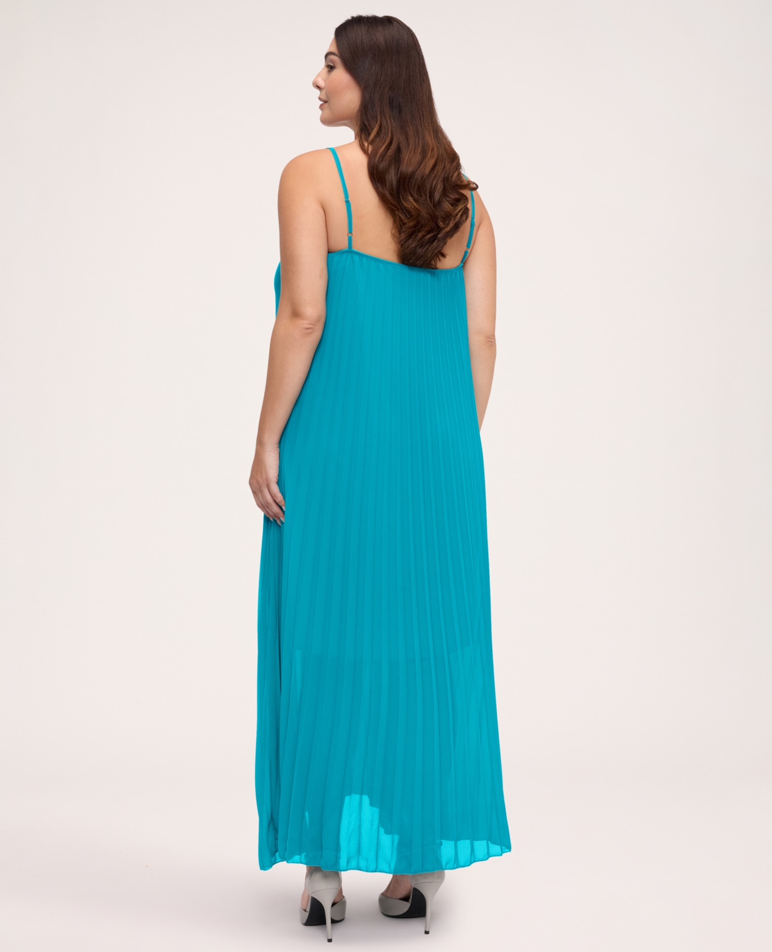 Vestido largo de georgette plisado confección plisada degradada y forro a juego - Fiorella Rubino - Azul claro Azul claro-2