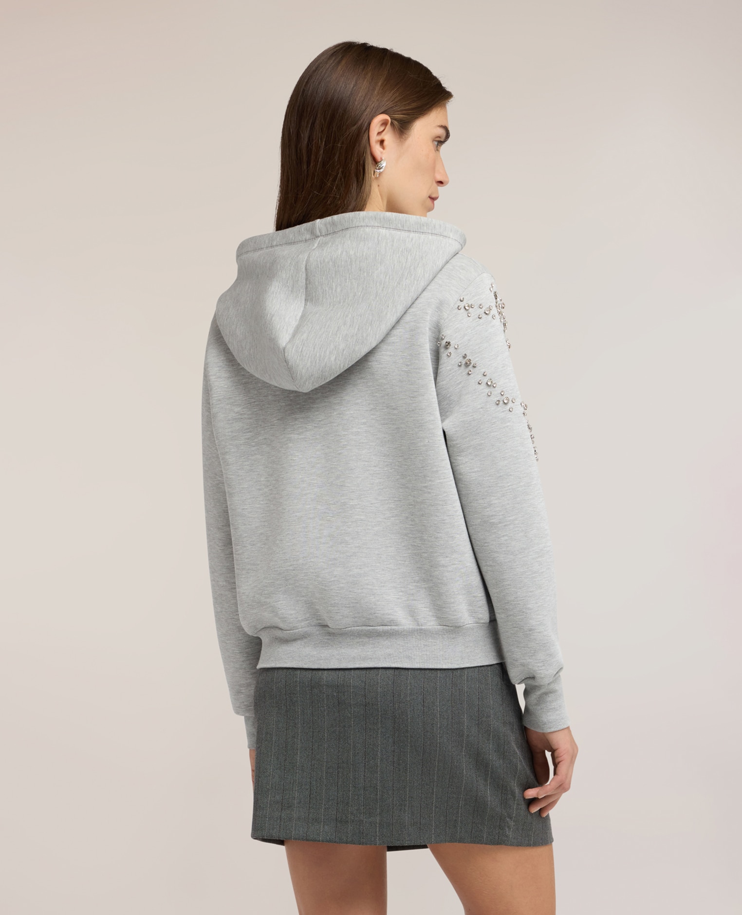 Sudadera de mujer cerrada con capucha y aplicaciones de estrás ajuste regular sin cierre - Motivi - Gris Gris-2