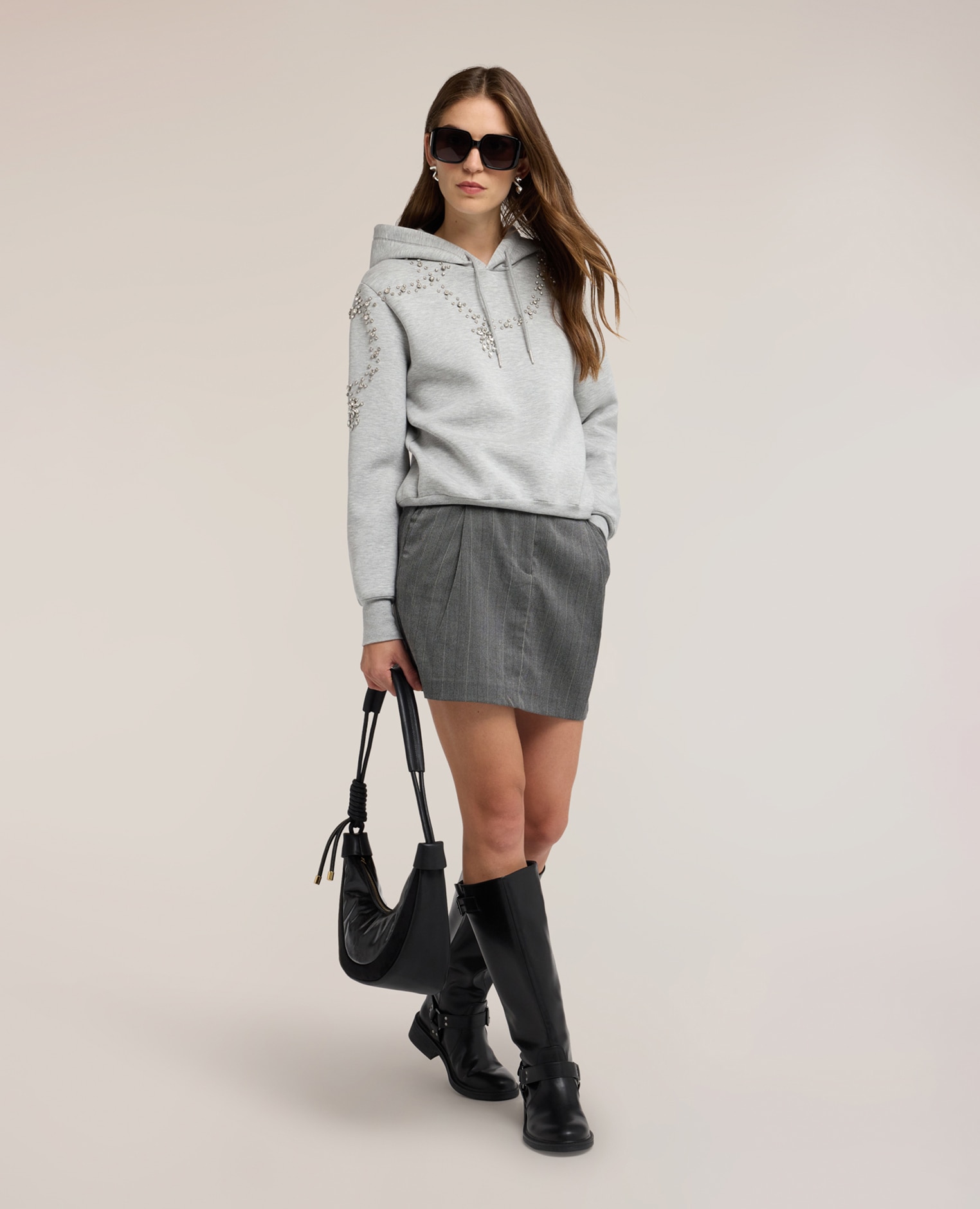 Sudadera de mujer cerrada con capucha y aplicaciones de estrás ajuste regular sin cierre - Motivi - Gris Gris-3