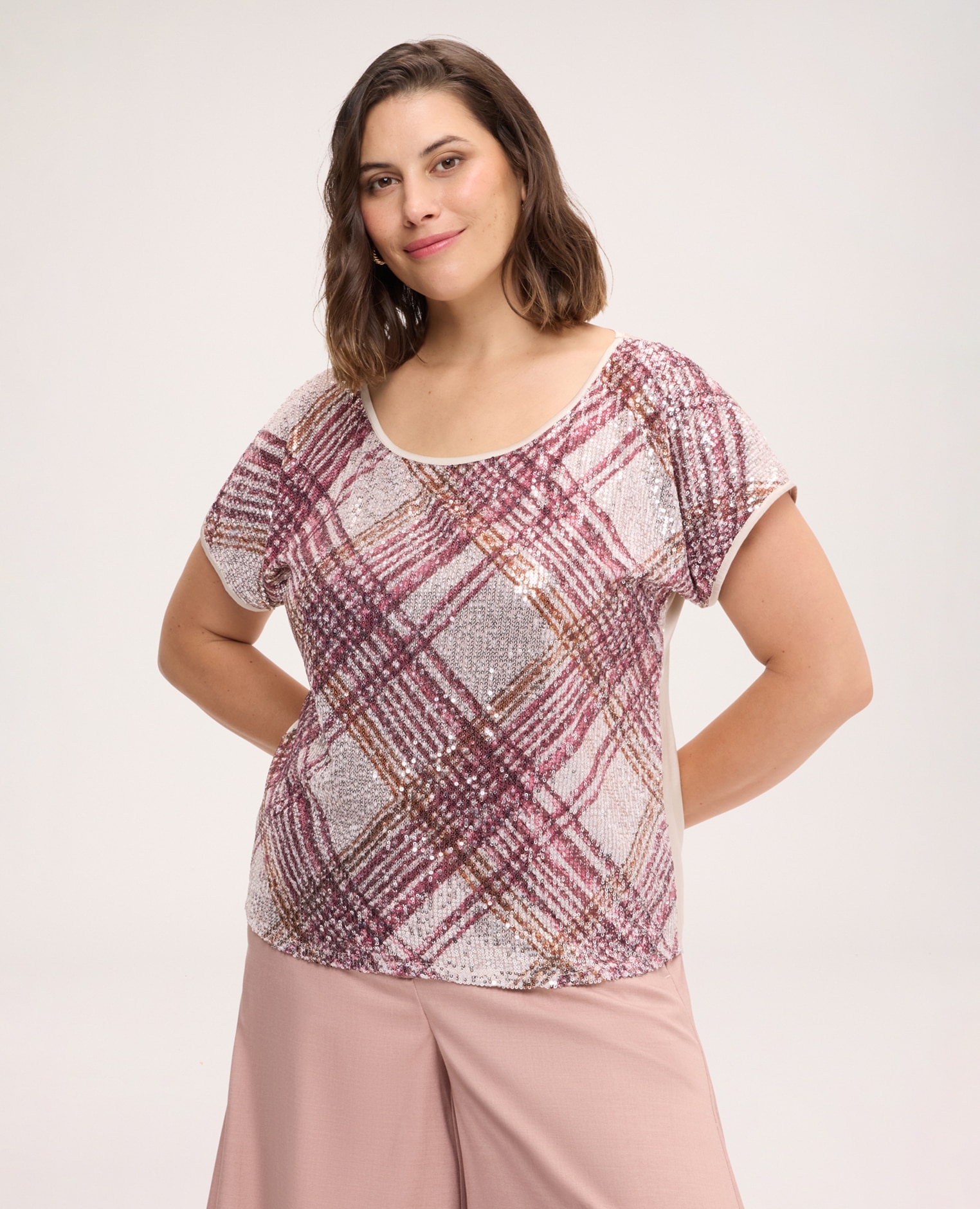 Blusa de mujer con bordado a cuadros de dos materiales que combina la textura brillante de las lentejuelas con una parte trasera de satén - Fiorella Rubino - Rosa Rosa-1
