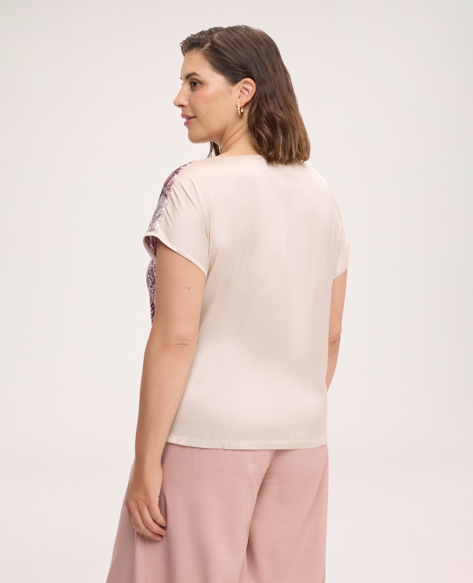 Blusa de mujer con bordado a cuadros de dos materiales que combina la textura brillante de las lentejuelas con una parte trasera de satén - Fiorella Rubino - Rosa Rosa-2