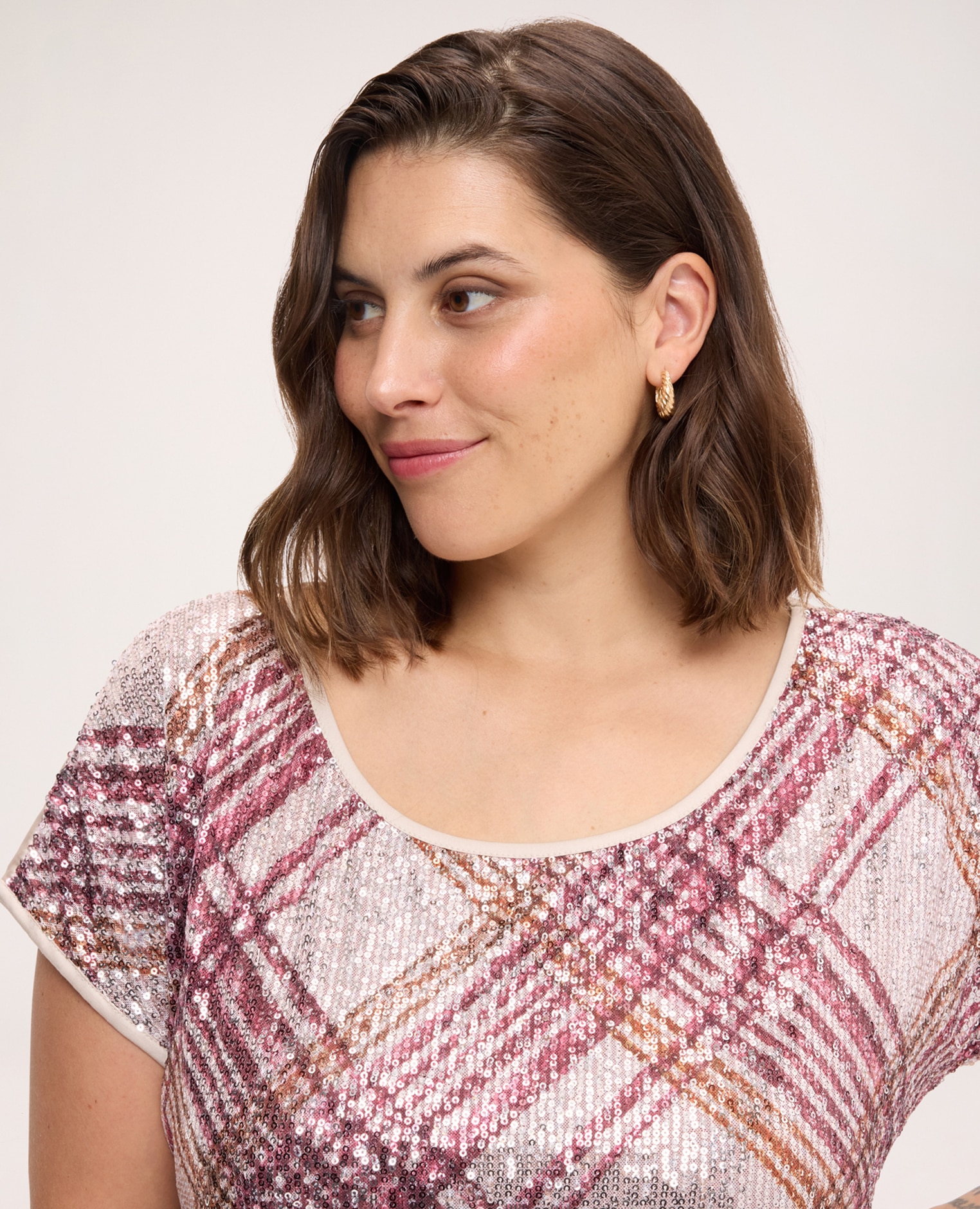 Blusa de mujer con bordado a cuadros de dos materiales que combina la textura brillante de las lentejuelas con una parte trasera de satén - Fiorella Rubino - Rosa Rosa-4
