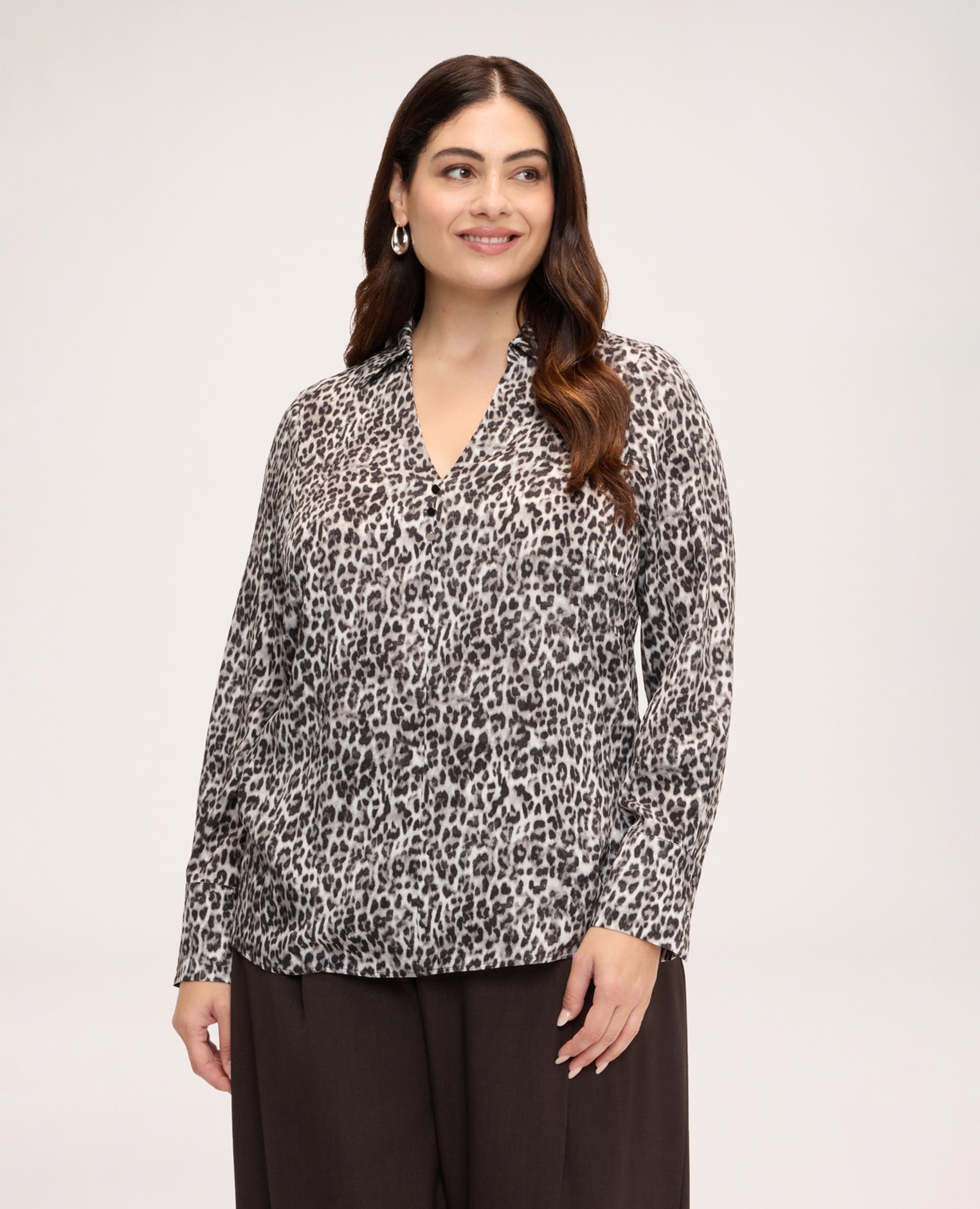 Imagen 1 de Blusa de mujer con estampado animal print en viscosa estampado animal print sobre tejido de viscosa - Fiorella Rubino - Gris Gris
