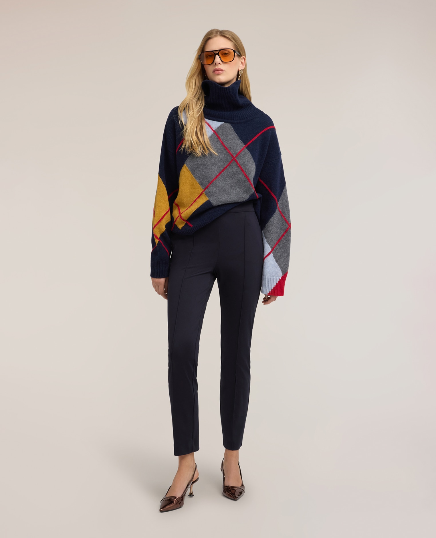 Imagen 1 de Pantalones de mujer slim fit en punto milano bolsillos laterales insertados en las caderas costuras visibles en la parte delantera Azul
