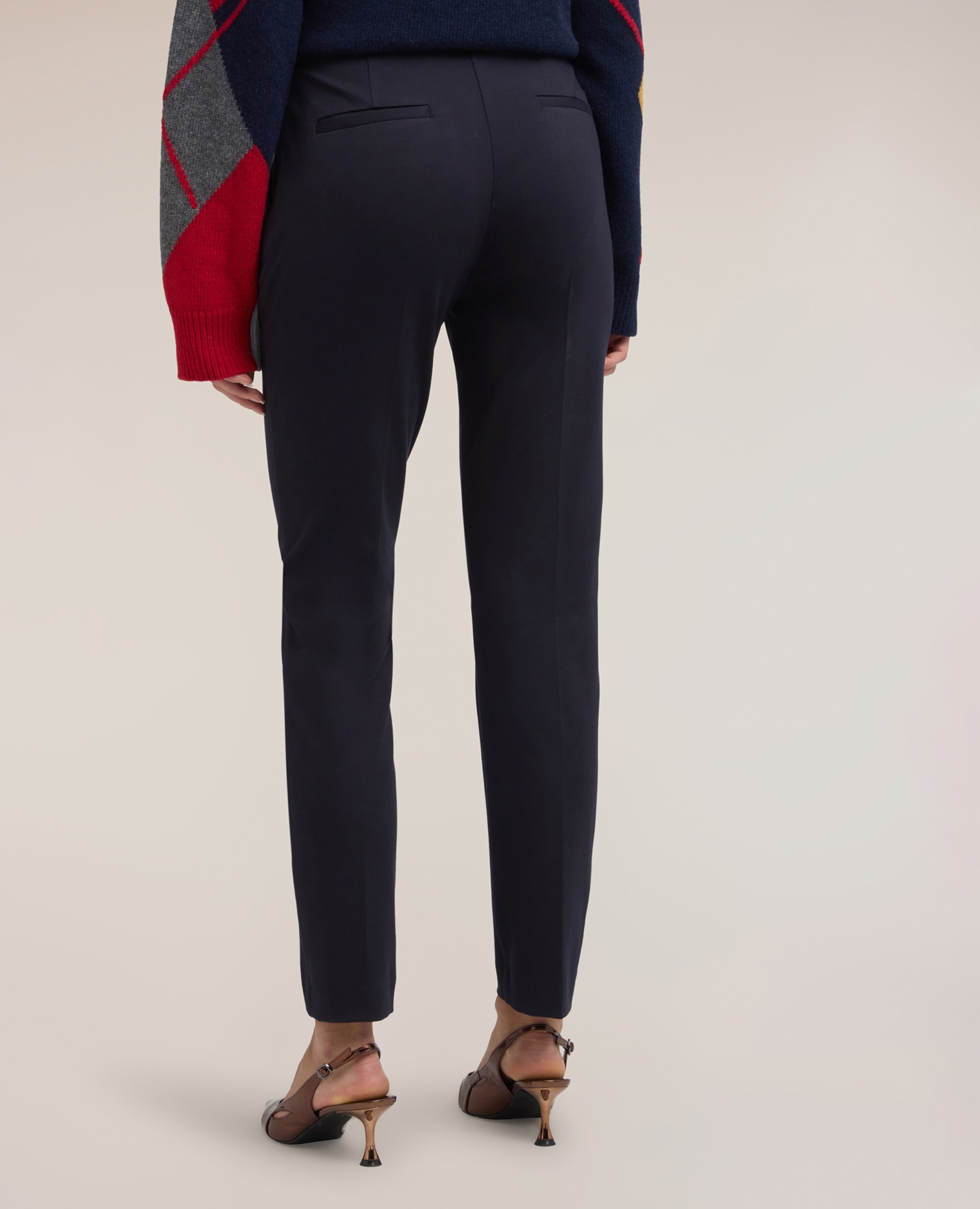Imagen 2 de Pantalones de mujer slim fit en punto milano bolsillos laterales insertados en las caderas costuras visibles en la parte delantera - Motivi - Azul Azul