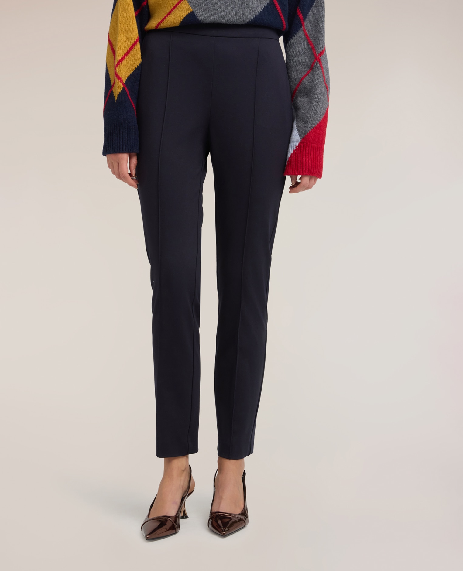 Imagen 3 de Pantalones de mujer slim fit en punto milano bolsillos laterales insertados en las caderas costuras visibles en la parte delantera - Motivi - Azul Azul