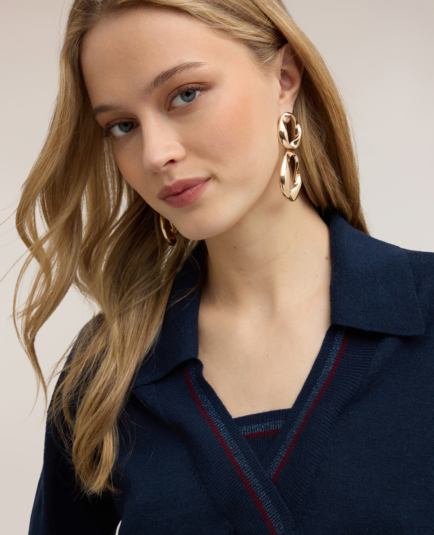 Imagen 4 de Polo de mujer de punto fino de lana y seda ajuste regular corte corto - Motivi - Azul Azul
