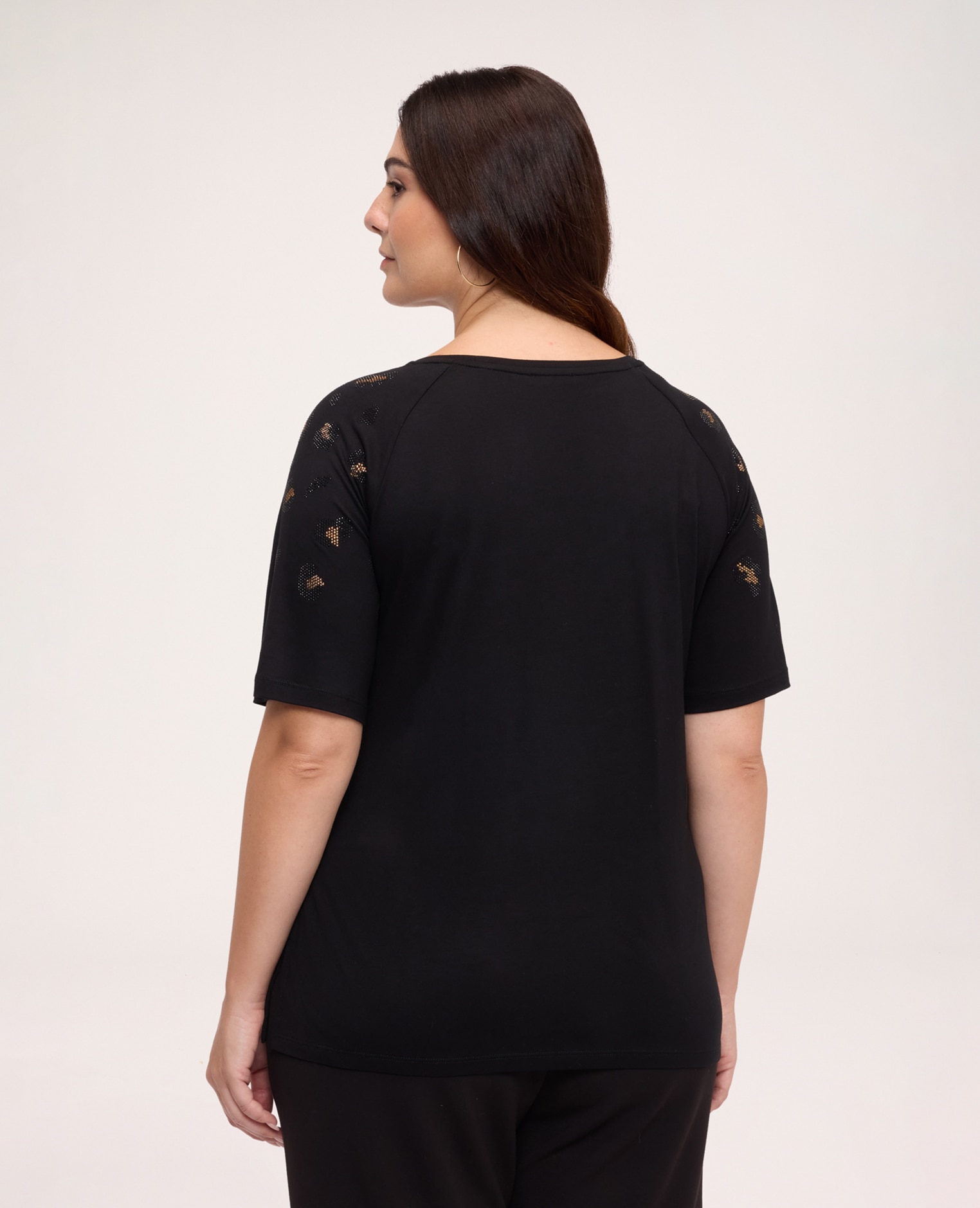 Camiseta de mujer con aplicaciones de animal print aplicaciones con estampado animal en las mangas - Fiorella Rubino - Negro Negro-2