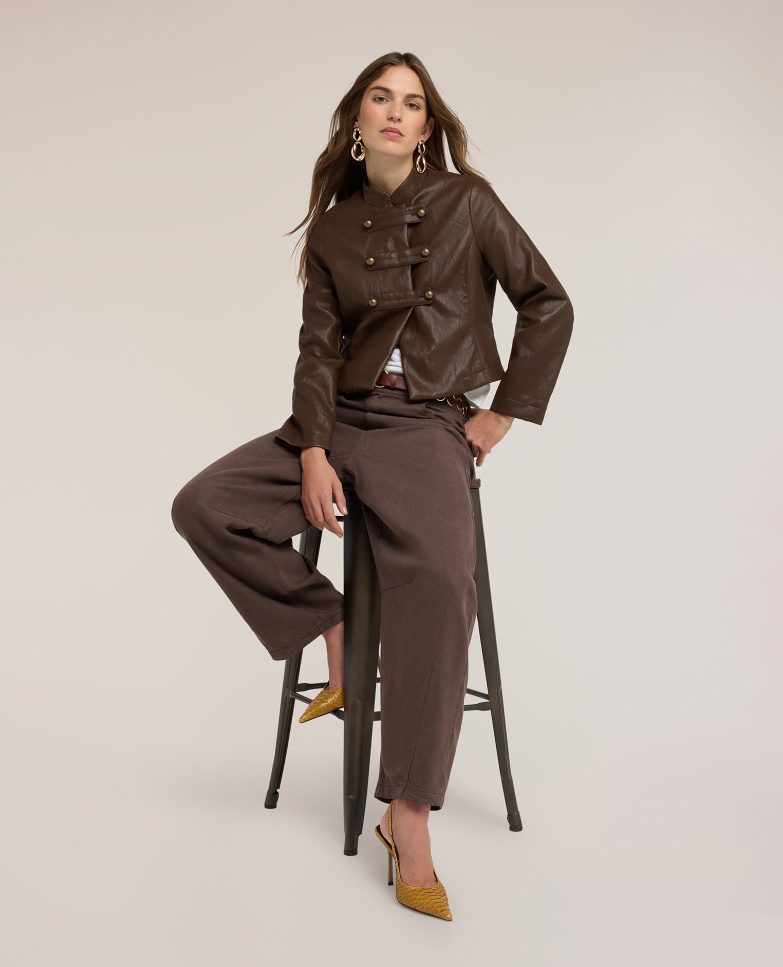 Chaqueta de mujer militar con botones metálicos corte corto corte regular - Motivi - Marrón Marrón-4