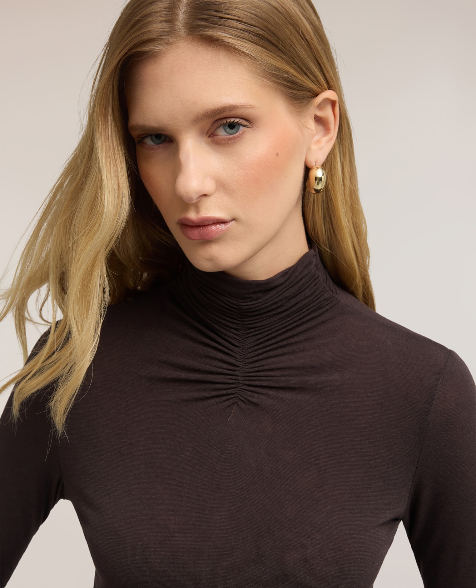 Camiseta de mujer de cuello alto de mezcla de cachemira ajuste entallado - Motivi - Marrón Marrón-4