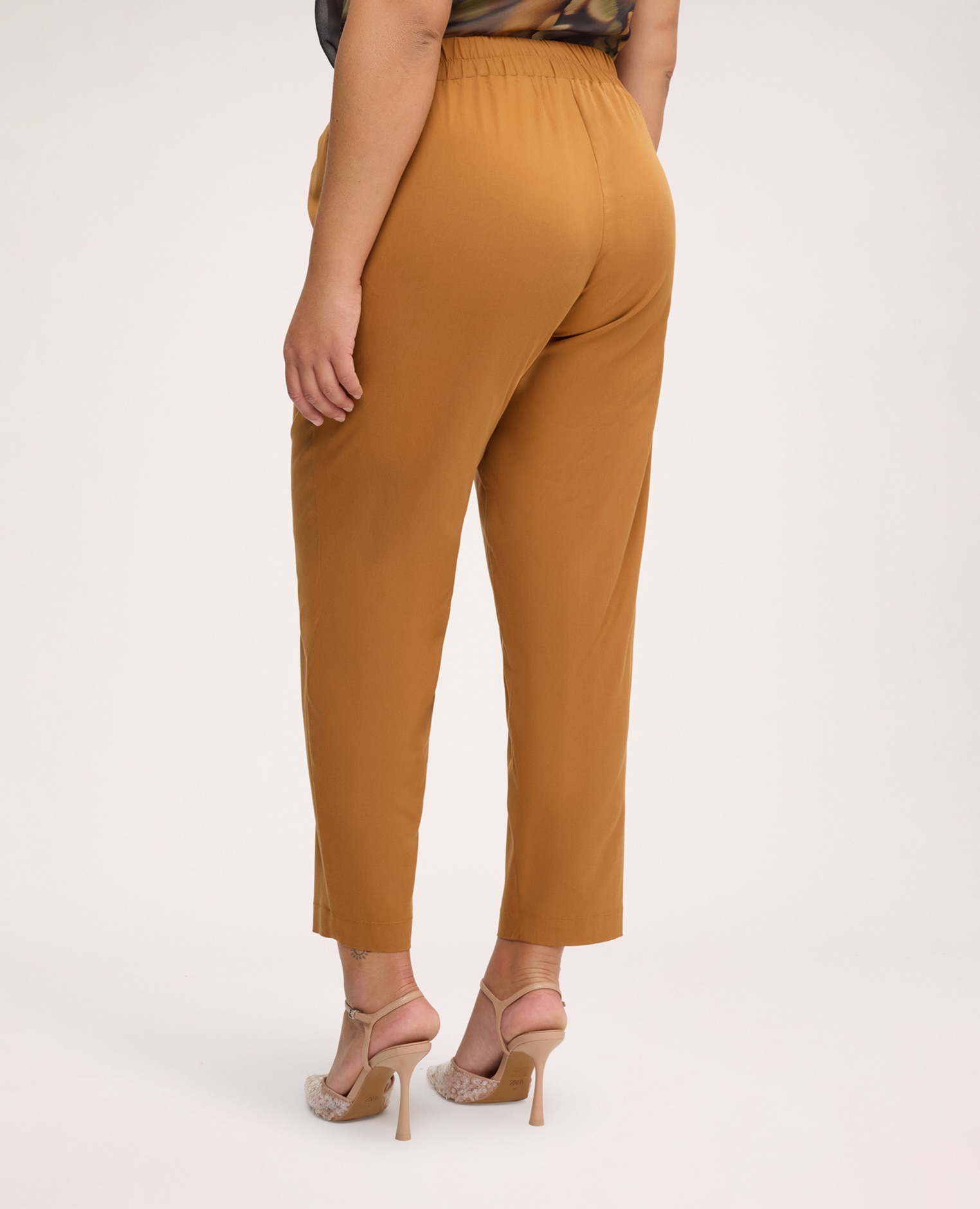 Pantalones de mujer carrot fit suaves y agradables al tacto para el máximo confort - Fiorella Rubino - Marrón Marrón-2