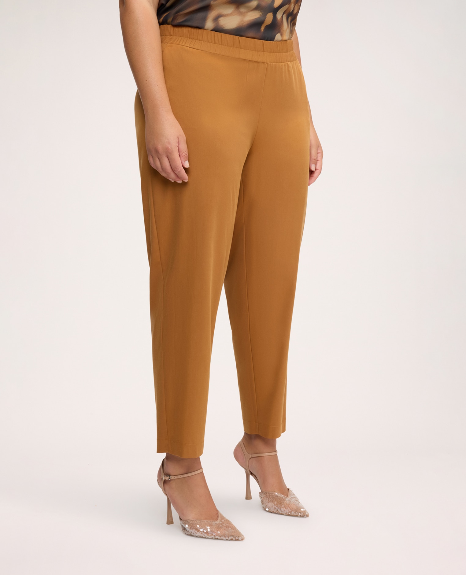 Pantalones de mujer carrot fit suaves y agradables al tacto para el máximo confort - Fiorella Rubino - Marrón Marrón-3