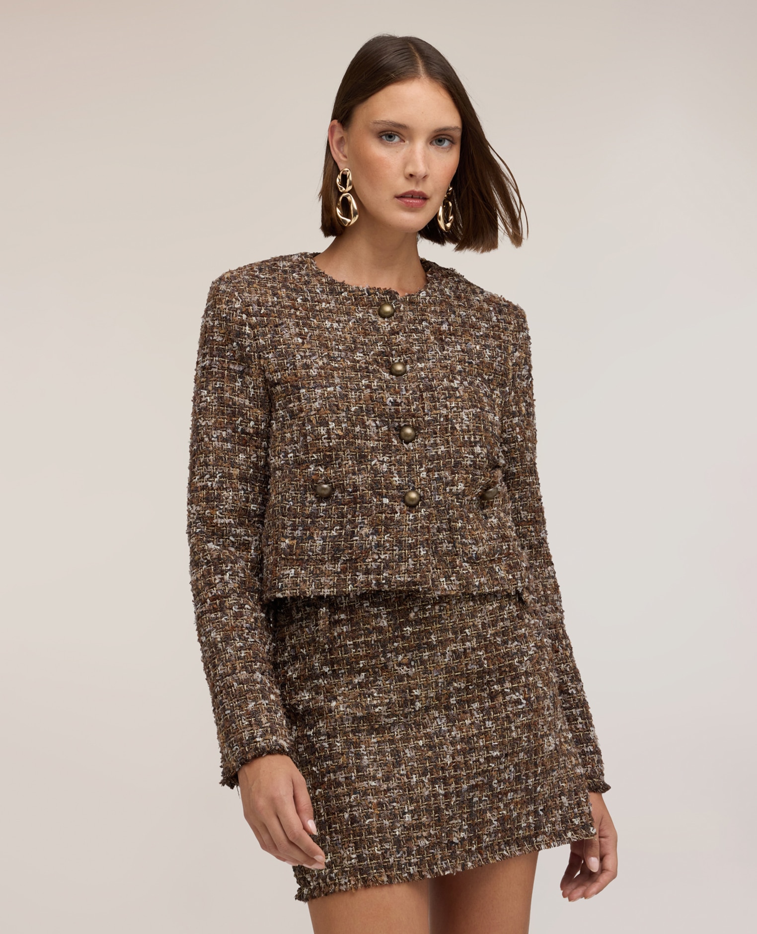 Imagen 0 de Chaqueta de mujer de tweed con botones metálicos corte corto cierre de botonadura sencilla con botones metálicos Marrón
