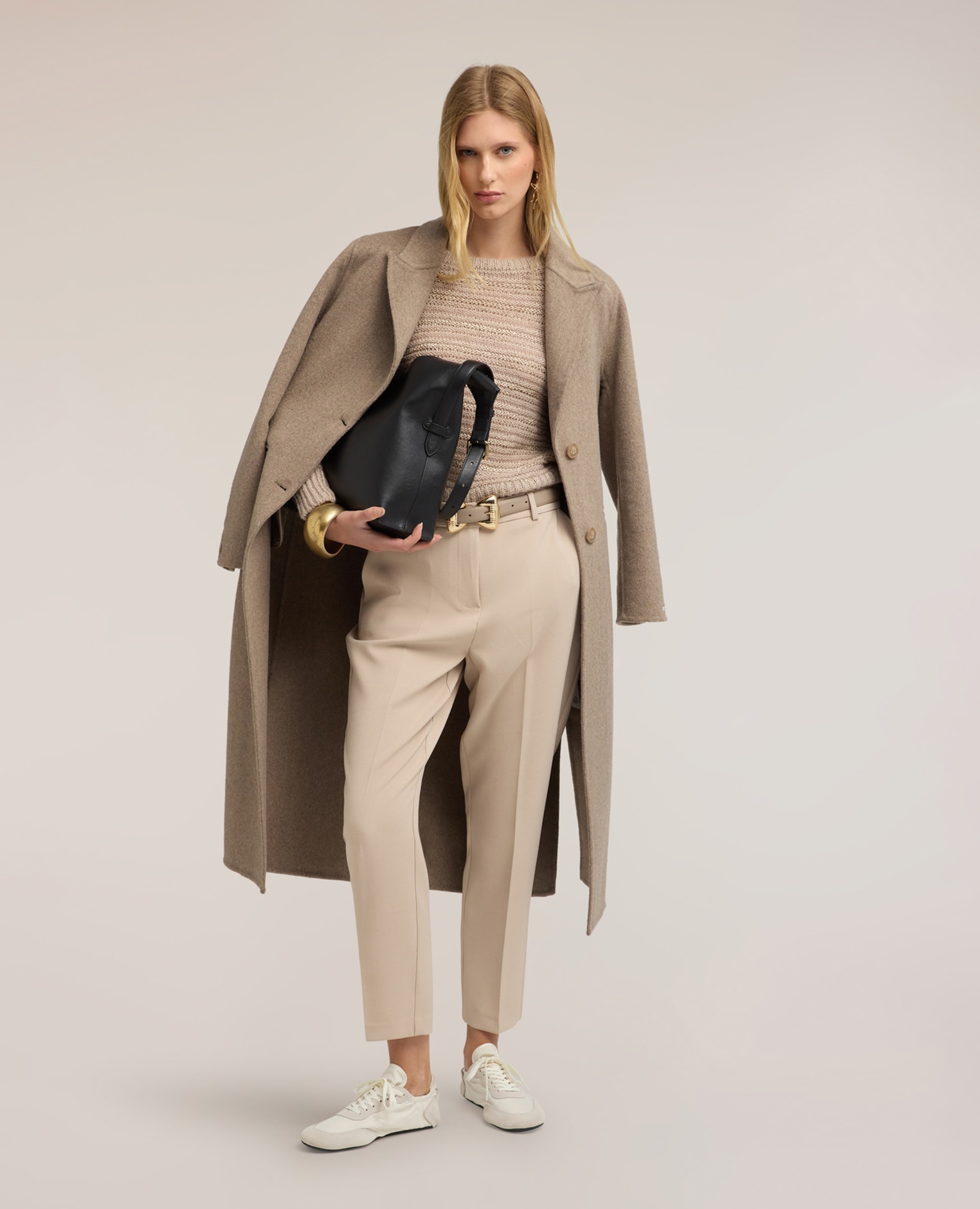 Imagen 1 de Pantalones de mujer regulares con pliegue planchado cierre frontal con gancho y cremallera trabillas en la cintura Beige