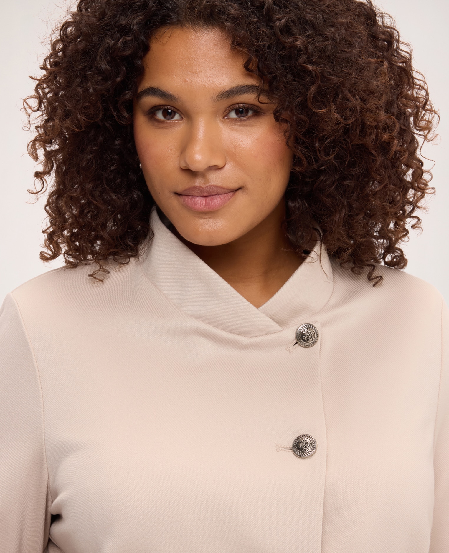 Blazer de mujer con cierre asimétrico fondo redondeado bolsillos de vivo - Fiorella Rubino - Beige Beige-4