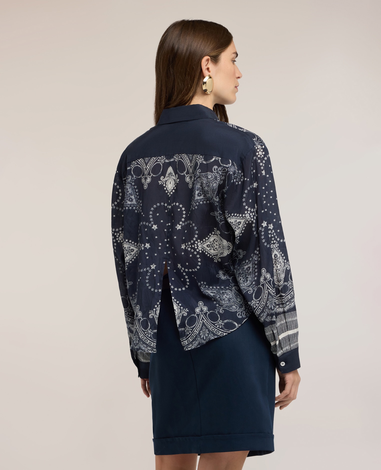 Camisa de mujer de muselina con estampado ajuste regular con abertura en el centro trasero apertura frontal con botones - Motivi - Azul Azul-2