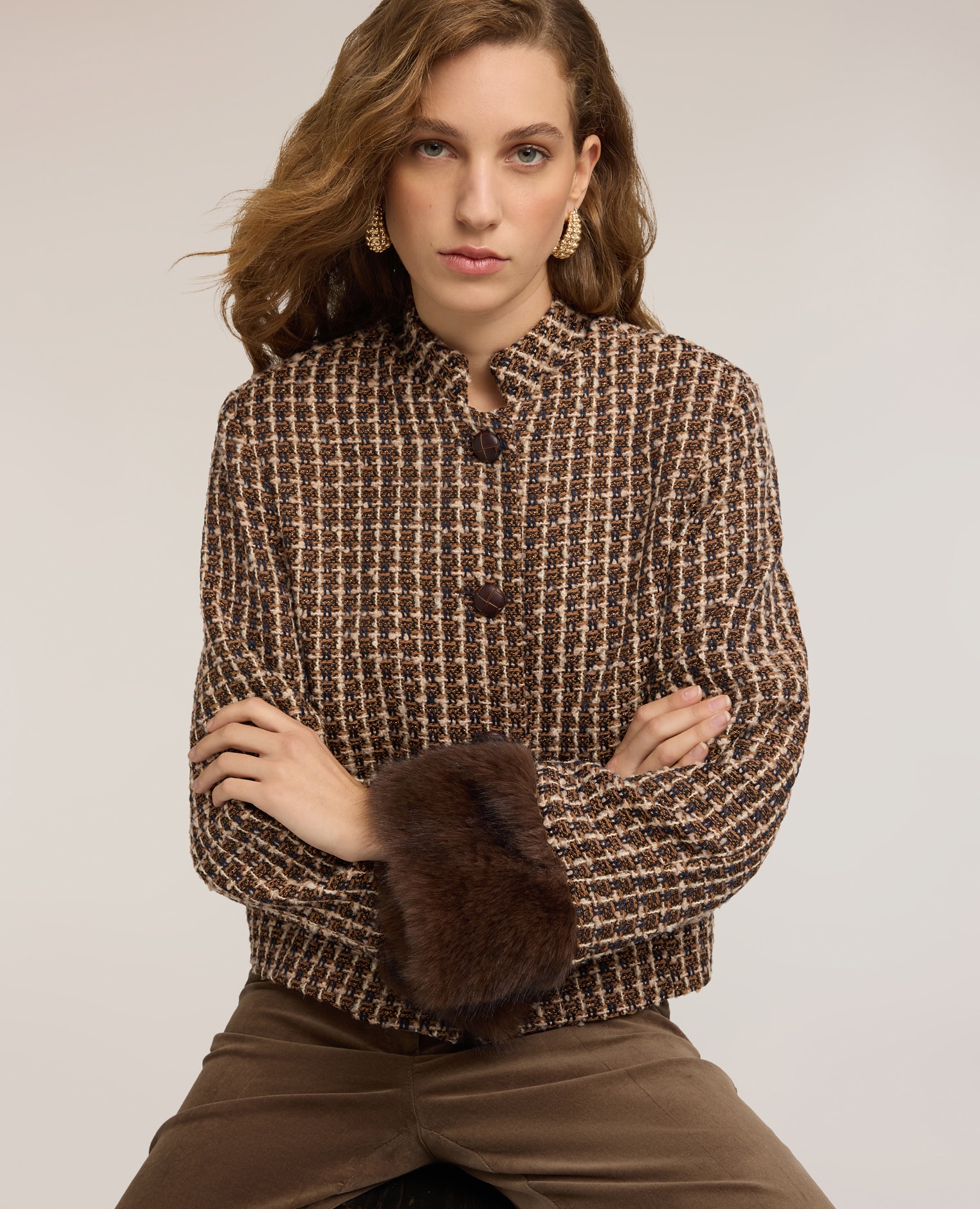 Imagen 4 de Chaqueta de mujer corta de cuadros en mezcla de lana corte regular cierre cruzado con botones - Motivi - Marrón Marrón