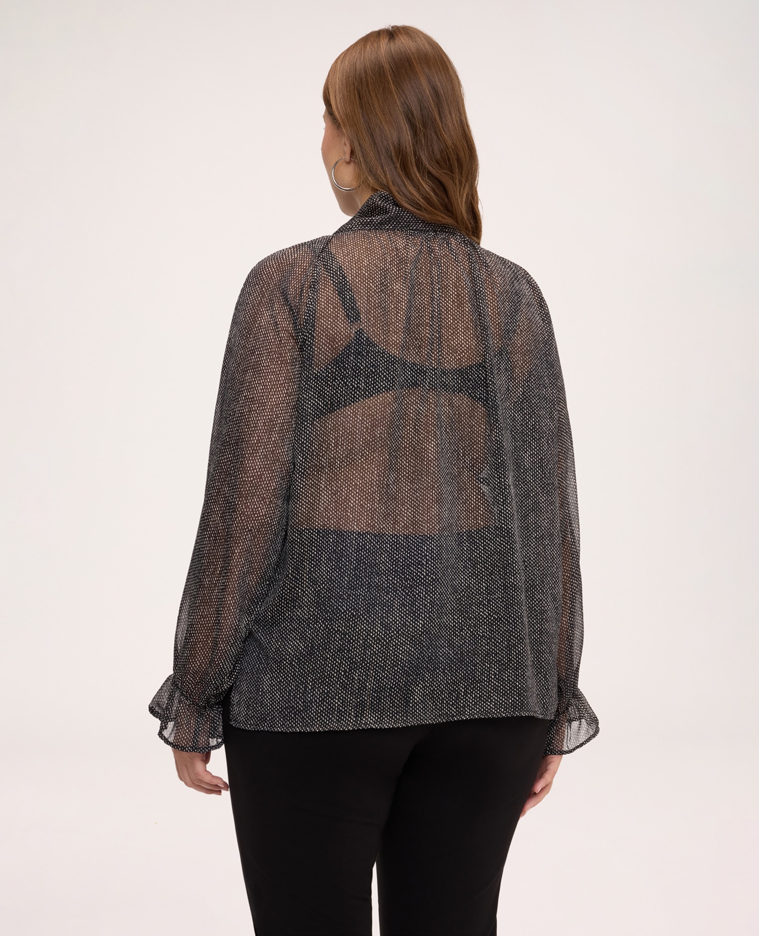 Imagen 2 de Blusa de mujer de micro topos en georgette con lazo ajuste acampanado - Fiorella Rubino - Negro Negro