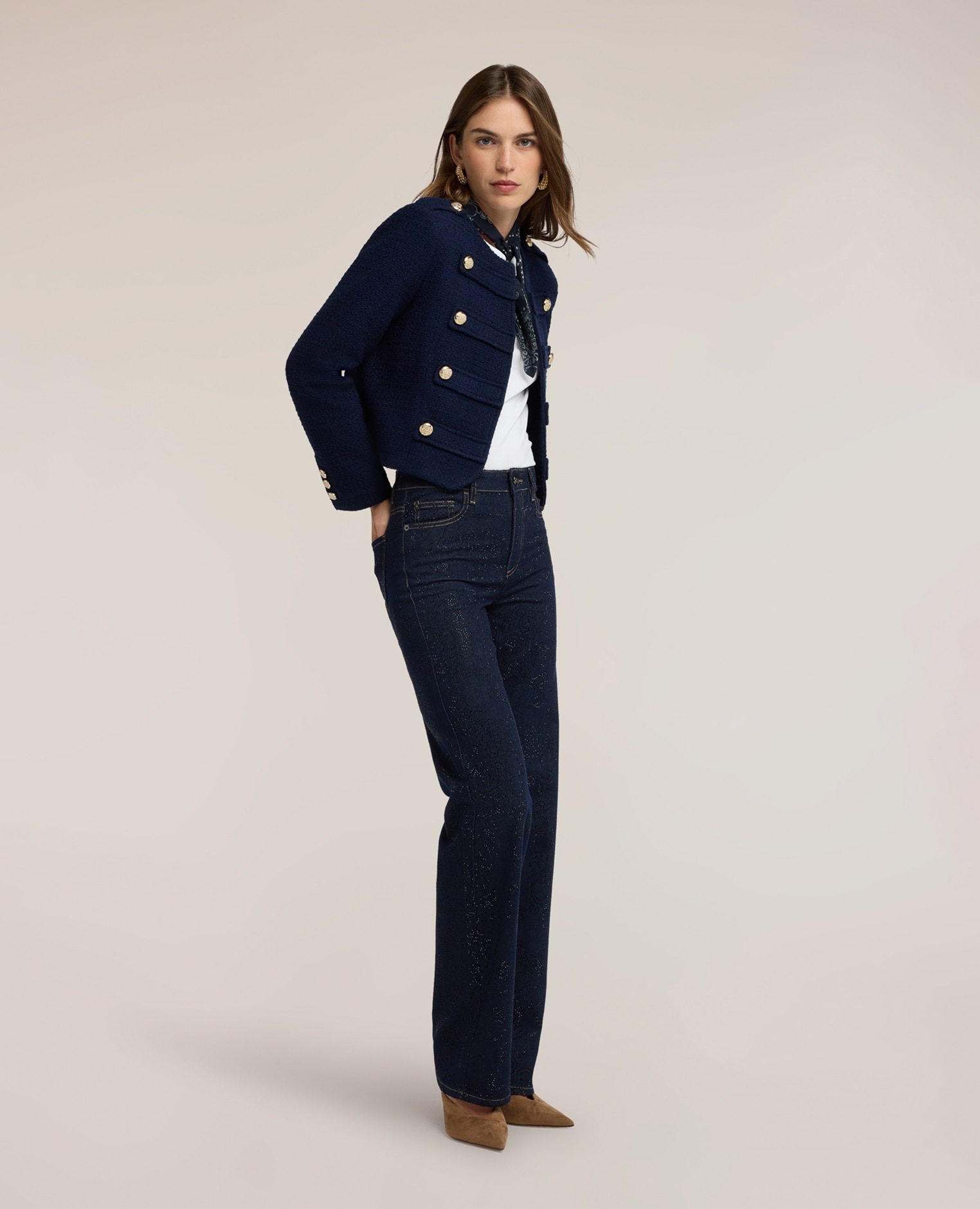 Imagen 3 de Chaqueta de mujer corta de tweed con botones joya ajuste fitted cierre con corchetes y botones decorativos de metal - Motivi - Azul Azul