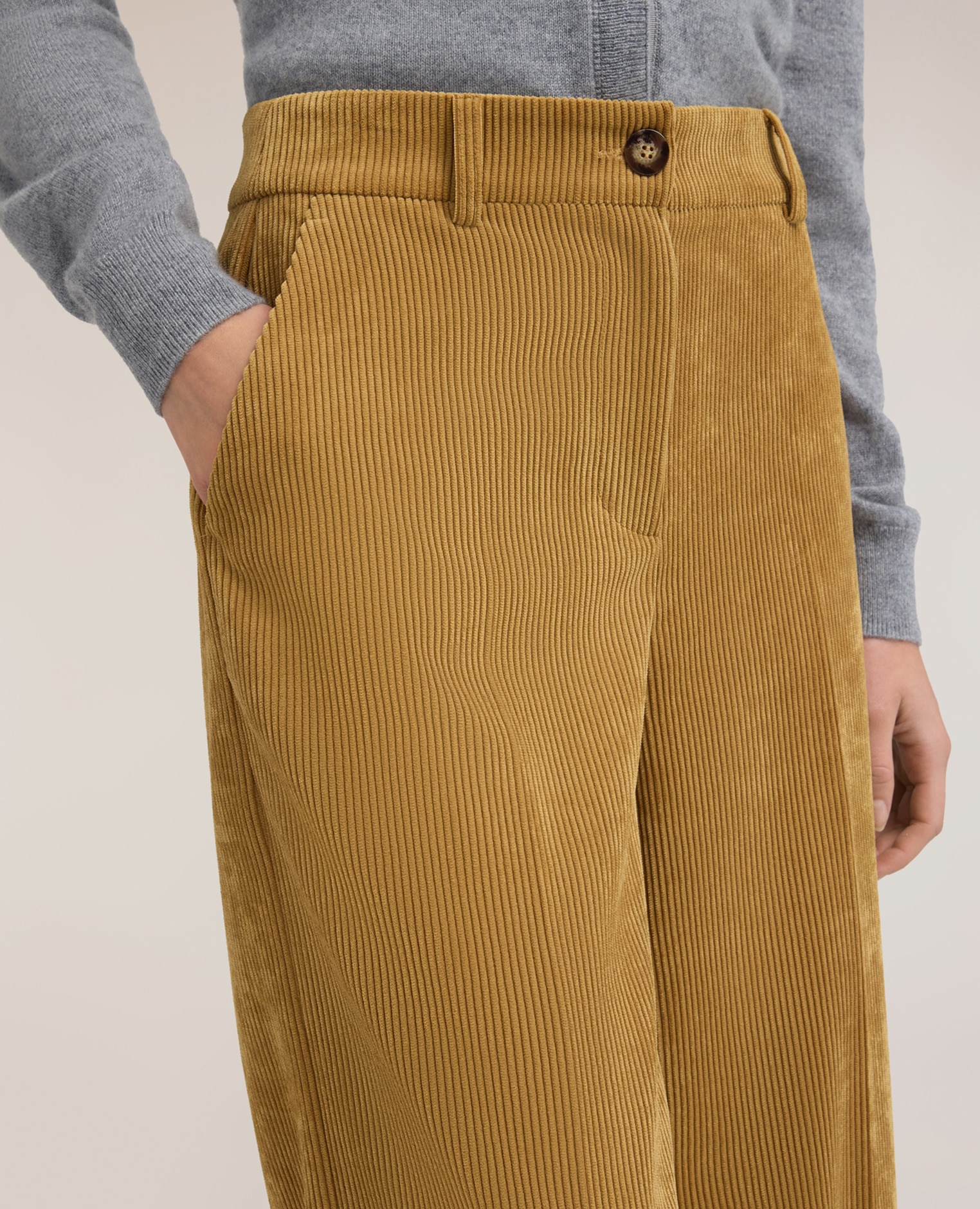 Imagen 4 de Pantalones de mujer palazzo de pana ajuste ancho cierre frontal con botón y cremallera - Motivi - Amarillo Amarillo