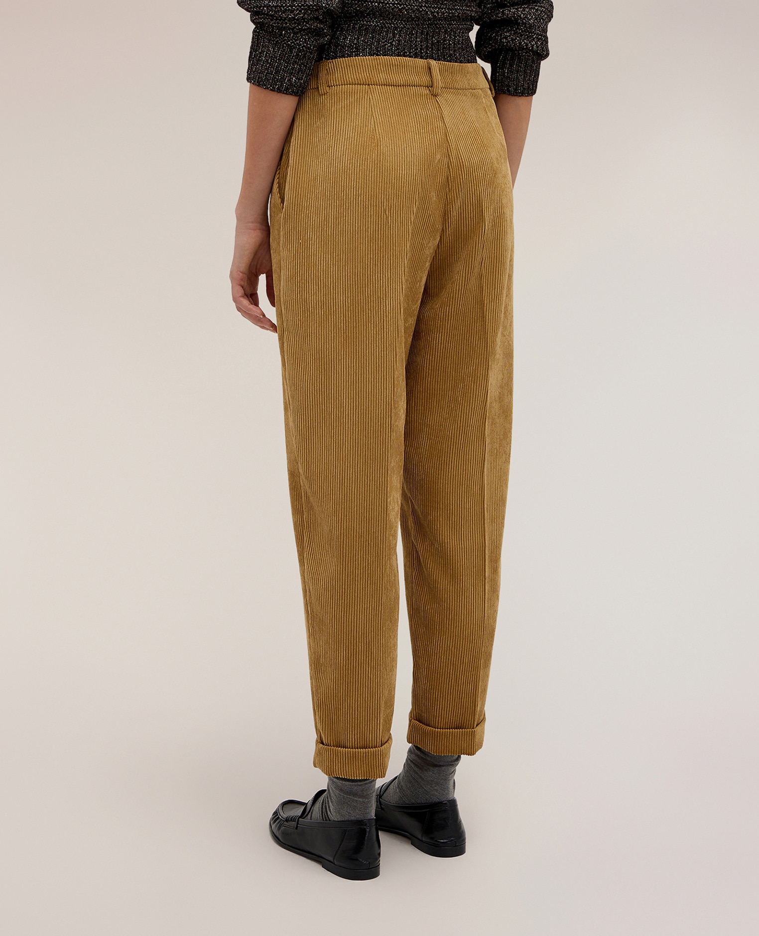 Pantalones de mujer con vuelta en pana corte recto cierre frontal con botón y cremallera - Motivi - Amarillo Amarillo-3