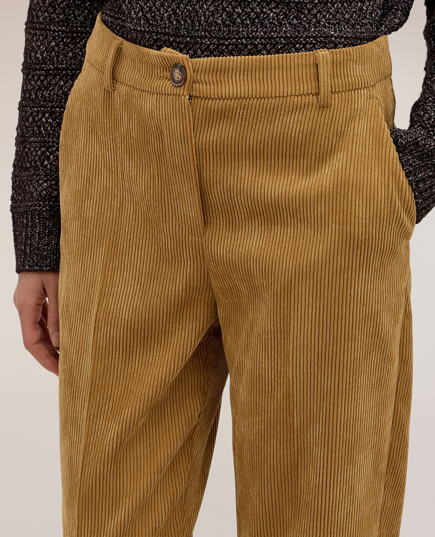 Pantalones de mujer con vuelta en pana corte recto cierre frontal con botón y cremallera - Motivi - Amarillo Amarillo-4