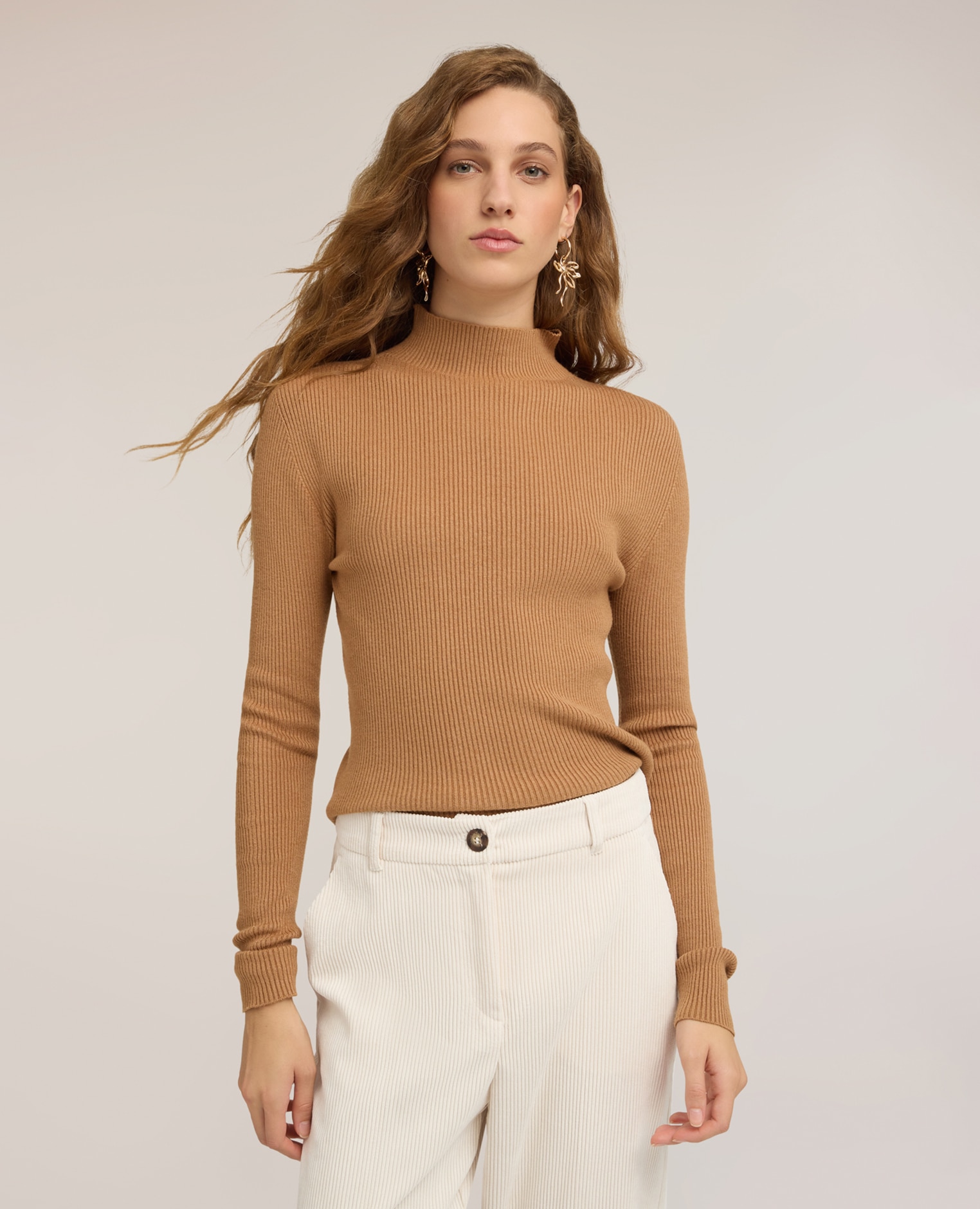 Imagen 1 de Jersey de mujer de cuello alto acanalado en viscosa cuello vuelto mangas largas - Motivi - Beige Beige