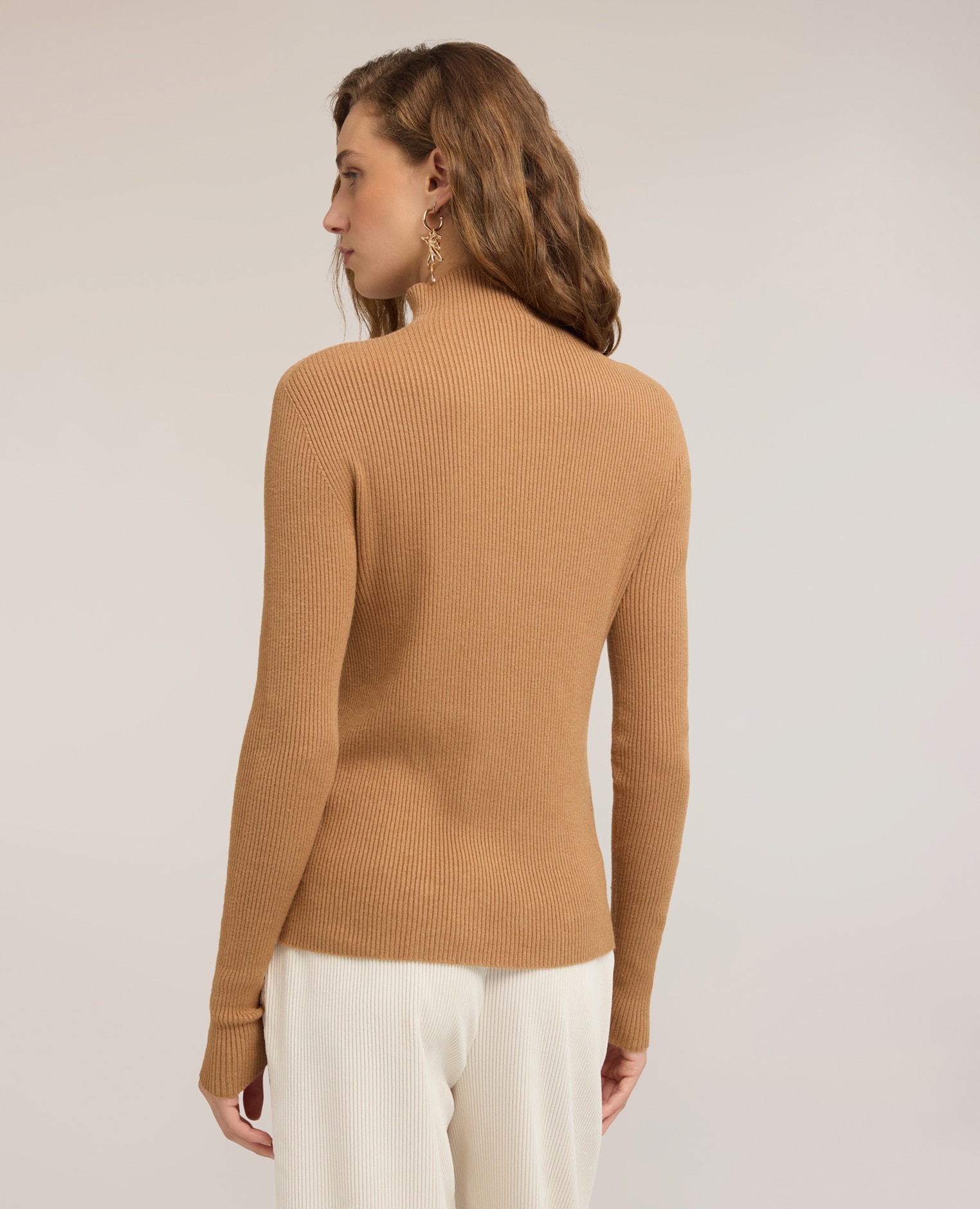 Imagen 2 de Jersey de mujer de cuello alto acanalado en viscosa cuello vuelto mangas largas - Motivi - Beige Beige