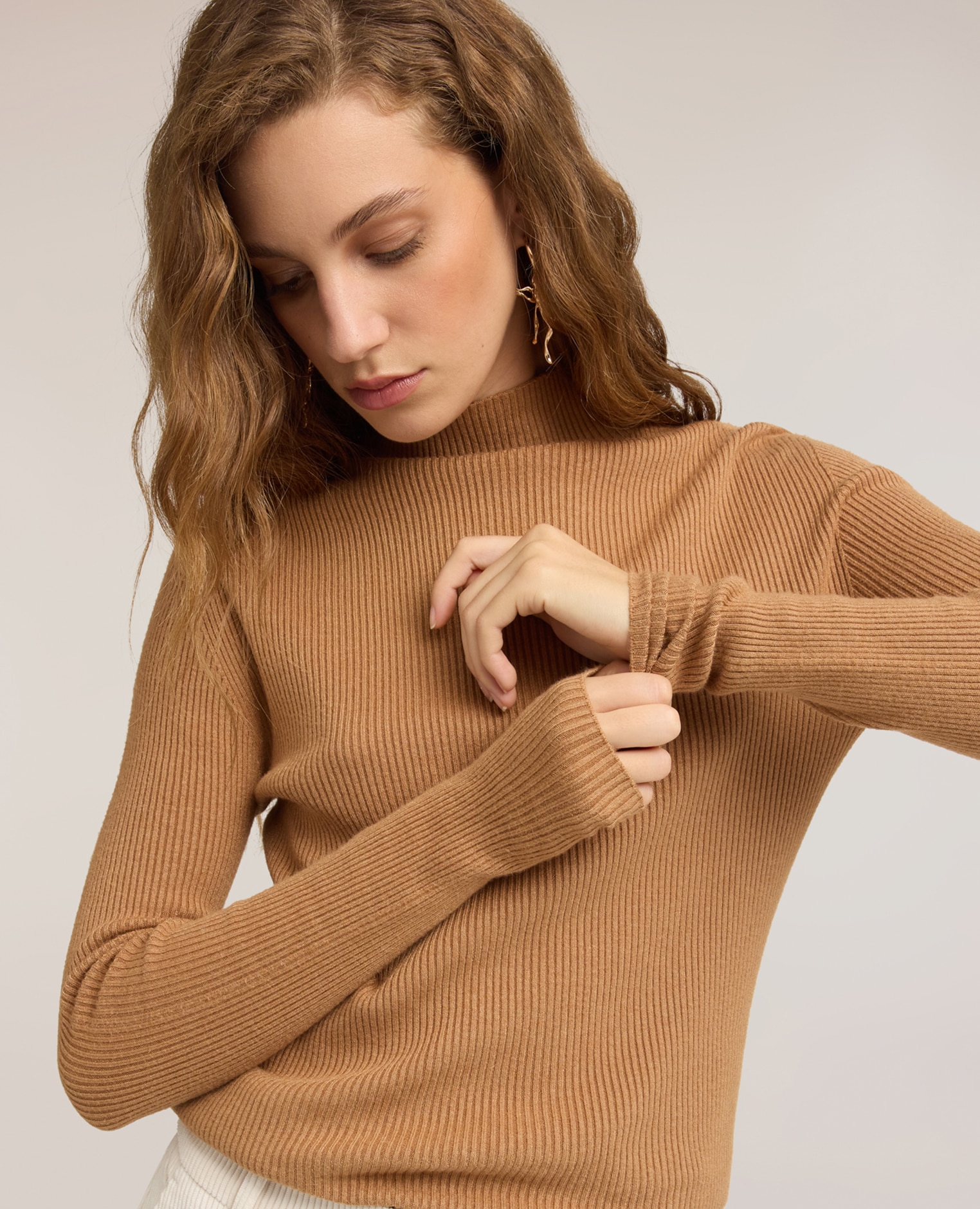 Imagen 4 de Jersey de mujer de cuello alto acanalado en viscosa cuello vuelto mangas largas - Motivi - Beige Beige