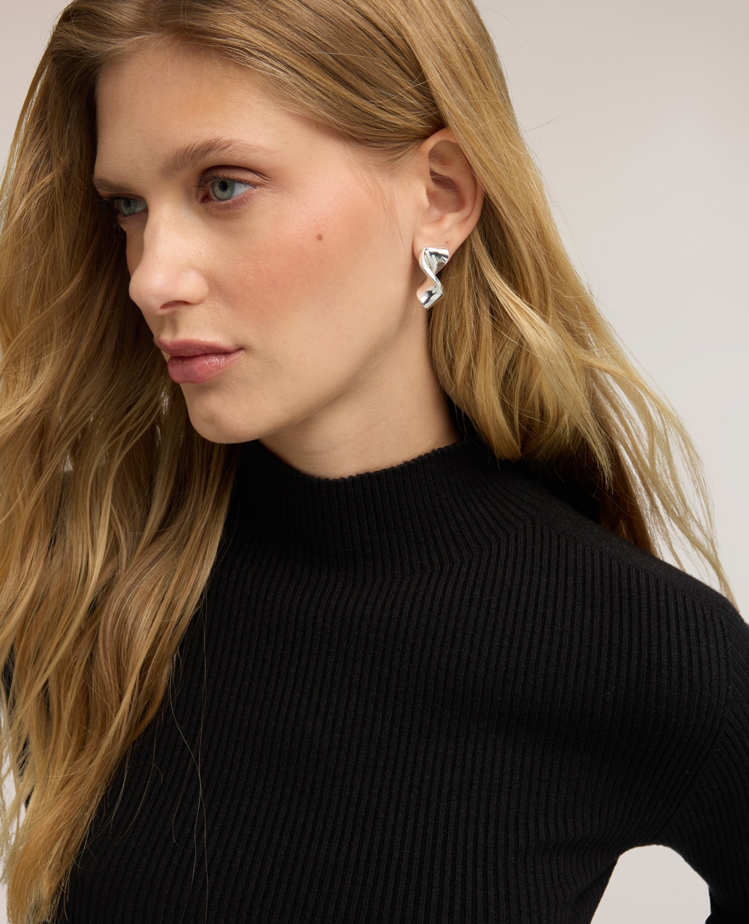 Imagen 4 de Jersey de mujer de cuello alto acanalado en viscosa cuello vuelto mangas largas - Motivi - Negro Negro
