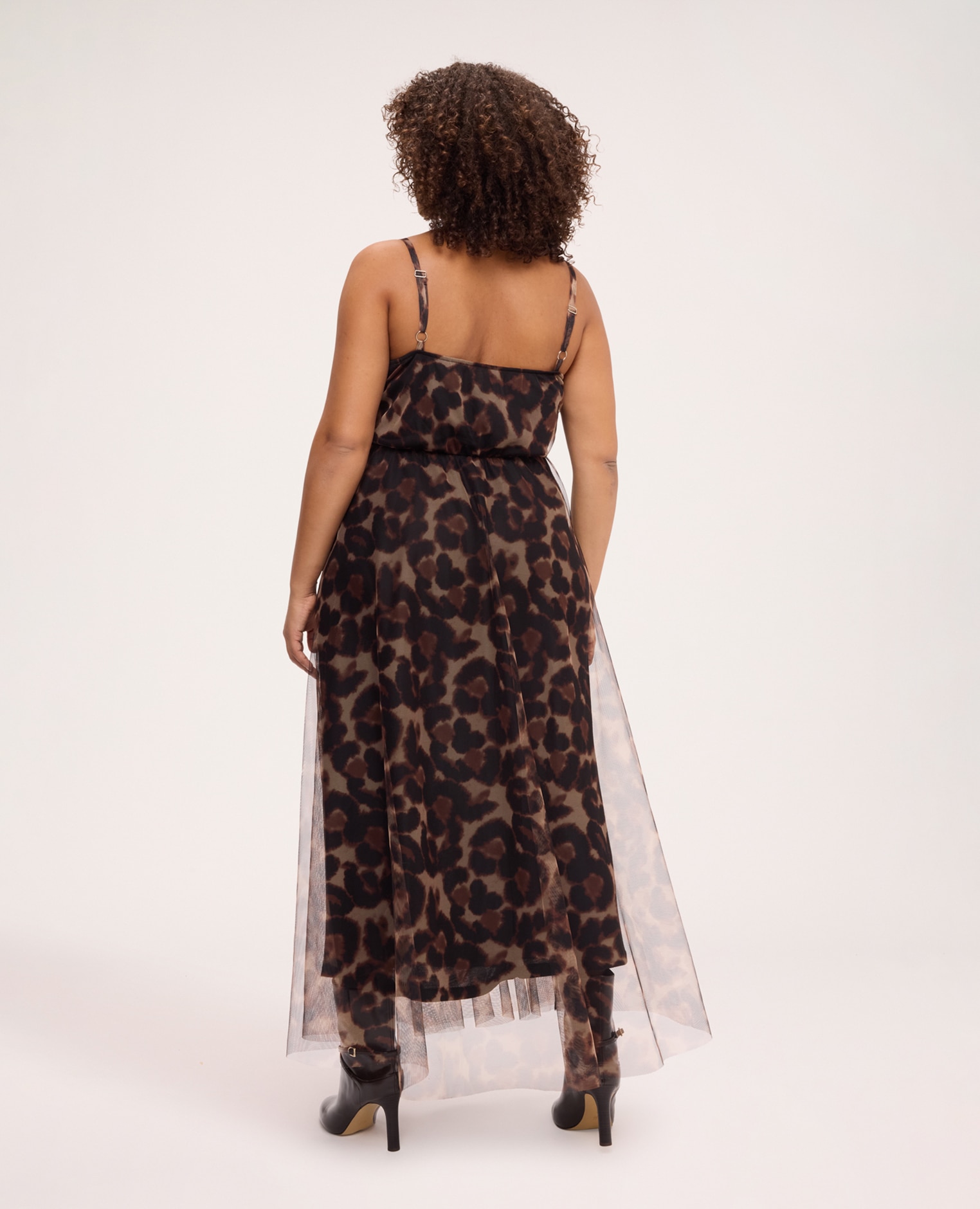 Imagen 2 de Vestido animal print largo de tul escote en v y finos tirantes regulables - Fiorella Rubino - Marrón Marrón