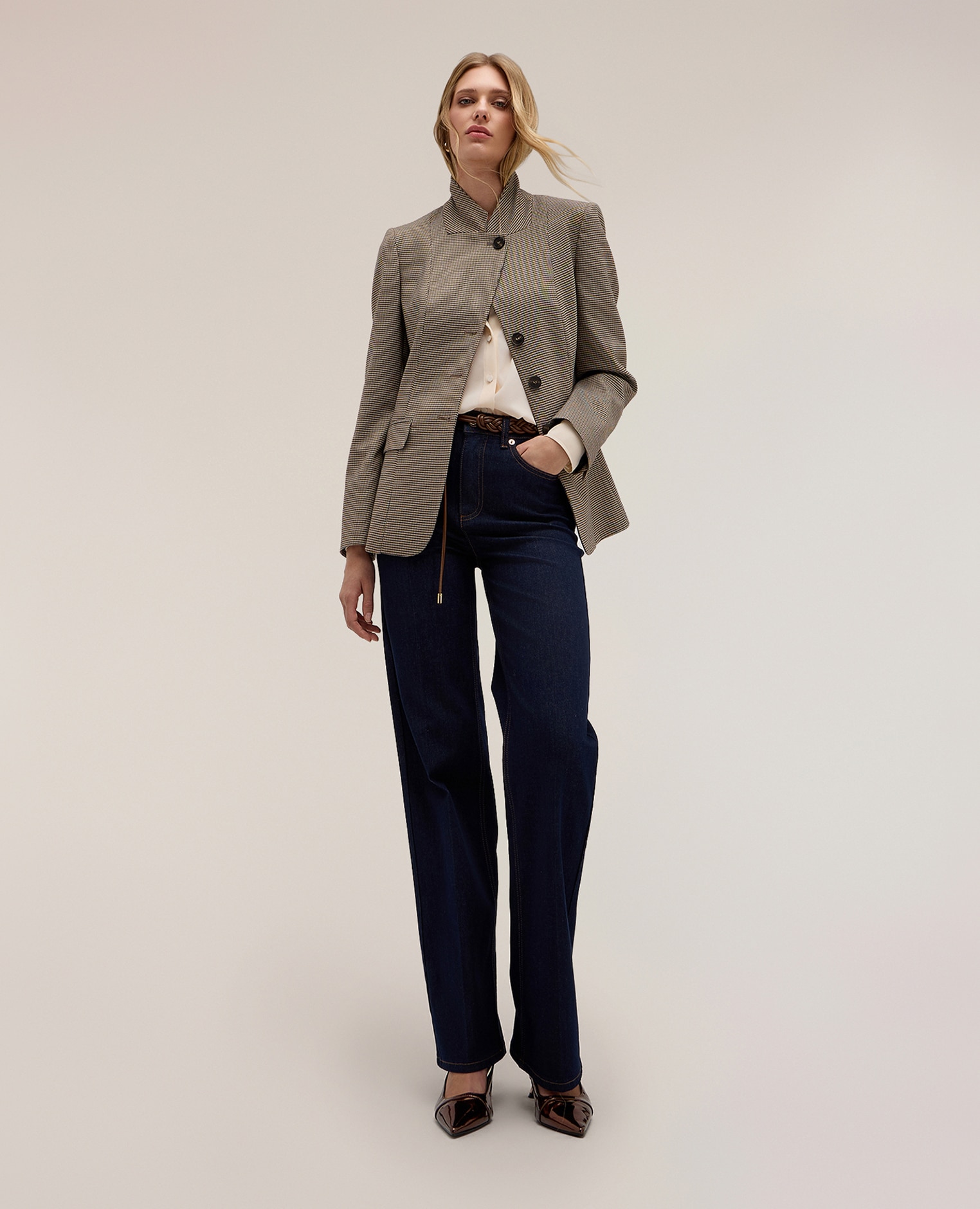 Imagen 3 de Chaqueta de mujer estructurada de cuadros con cuello alto ajuste fitted forrada - Motivi - Beige Beige