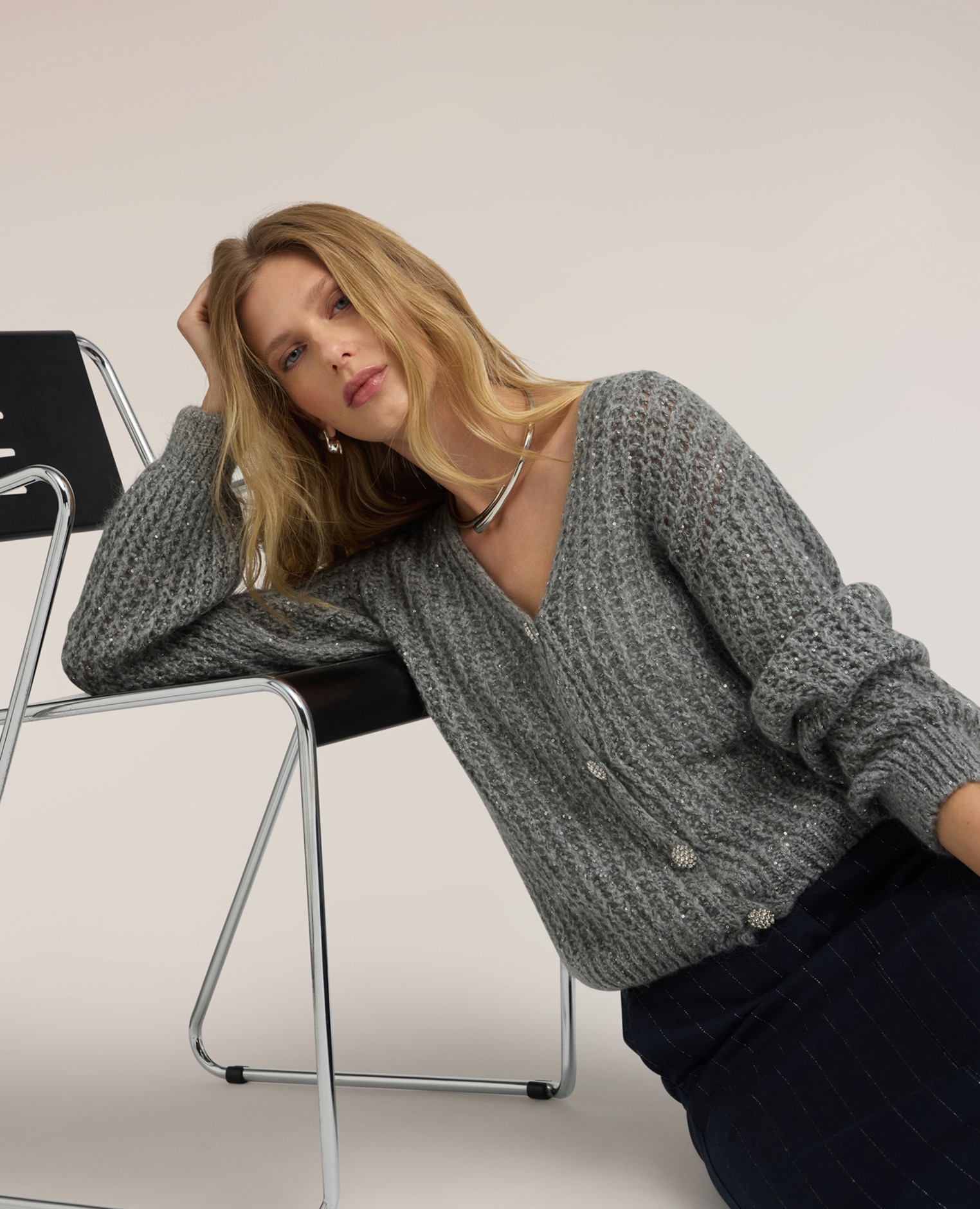 Imagen 4 de Cárdigan de mujer de punto mezcla de mohair con lentejuelas corte boxy largo medio - Motivi - Gris Gris