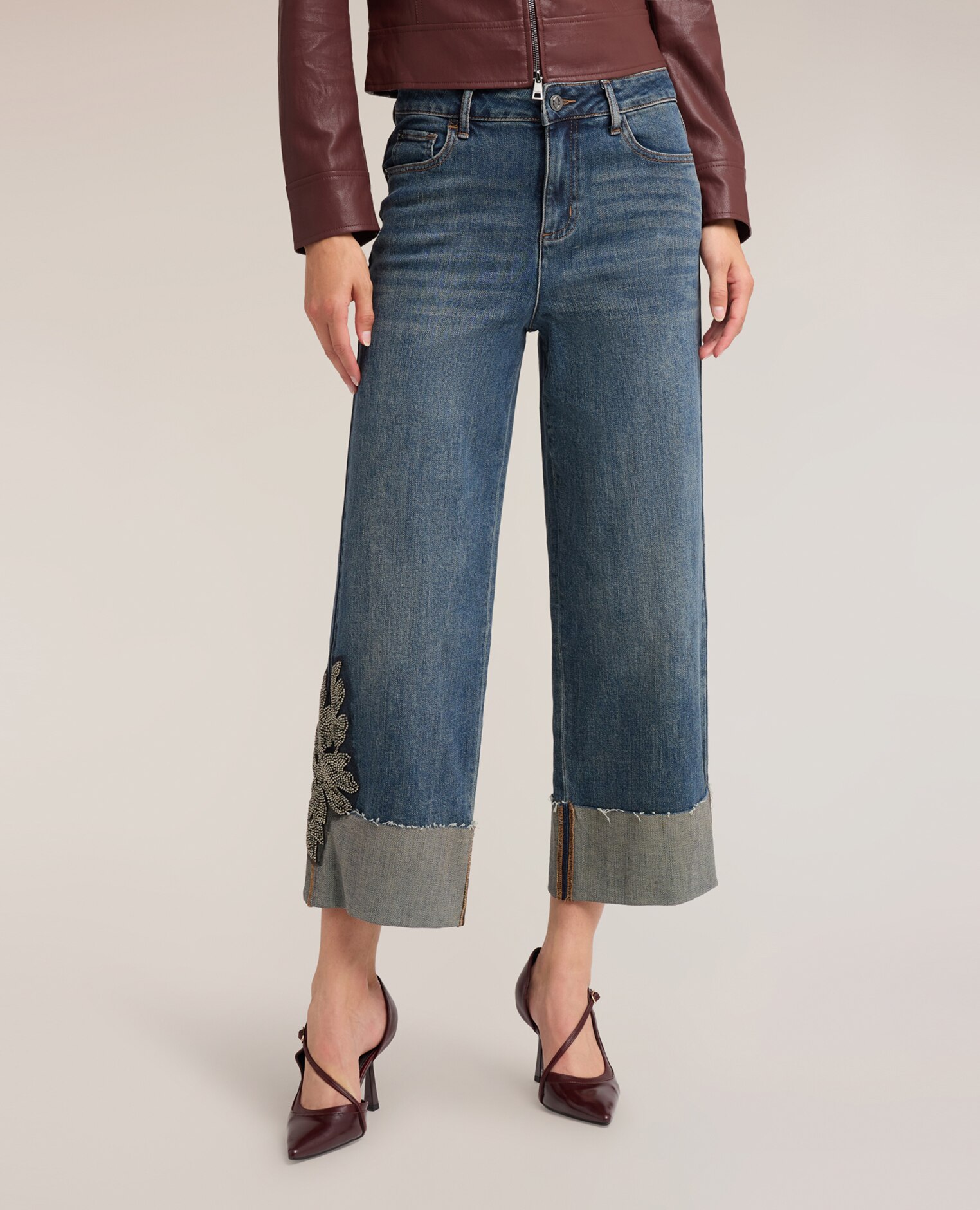 Jeans de mujer cropped con parche bordado modelo cinco bolsillos con cierre frontal de botón y cremallera - Motivi - Azul claro Azul claro-3
