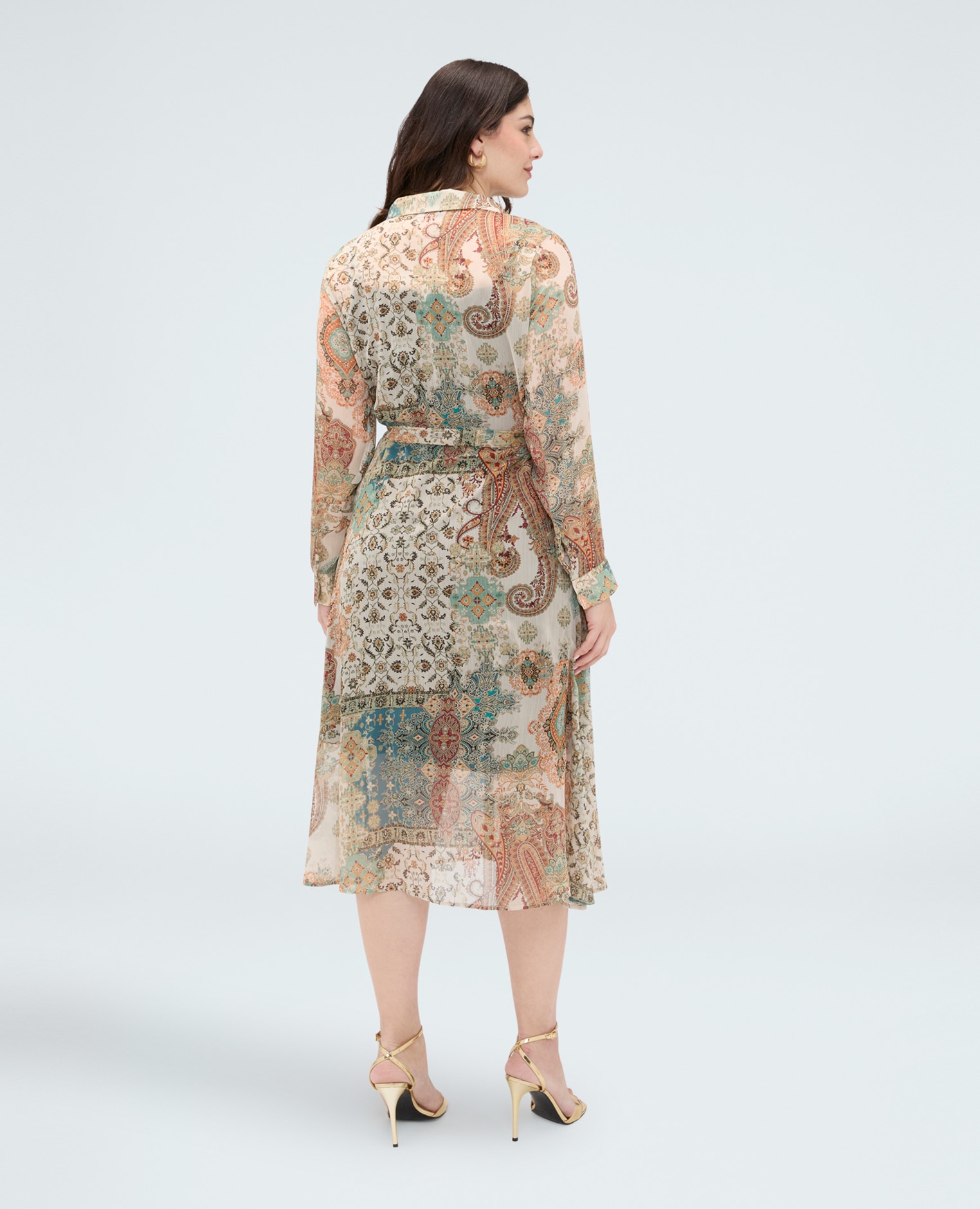 Vestido camisero estampado paisley bolsillos aplicados en el pecho y cinturón en la cintura que te permite definir la silueta como prefieras - Fiorella Rubino - Beige Beige-2