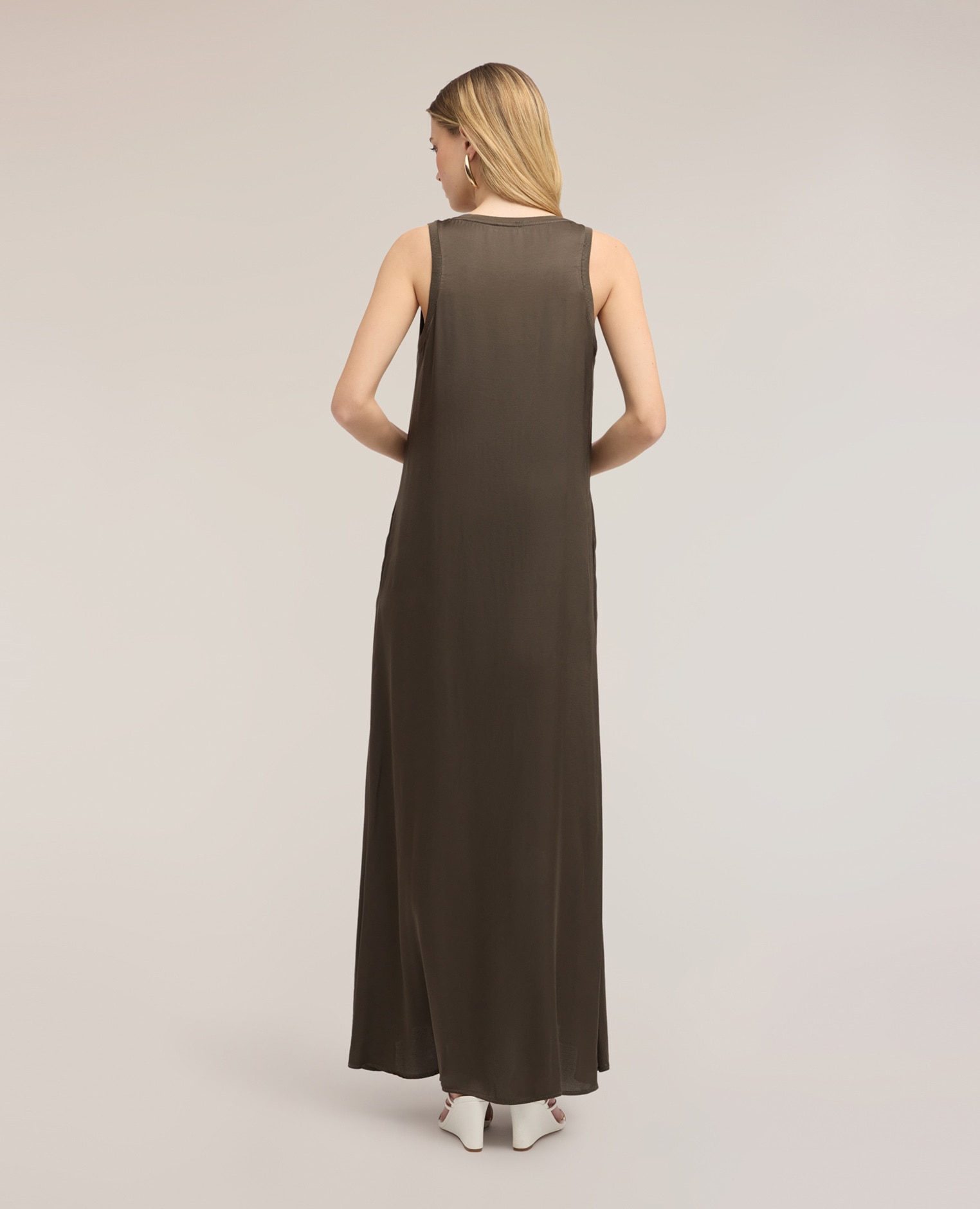 Vestido oversize en raso de viscosa escote redondo profundo - Motivi - Verde militar Verde militar-2