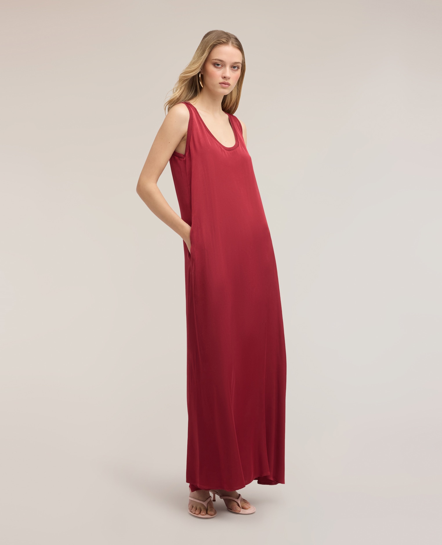 Vestido oversize en raso de viscosa escote redondo profundo - Motivi - Burdeos Burdeos-1