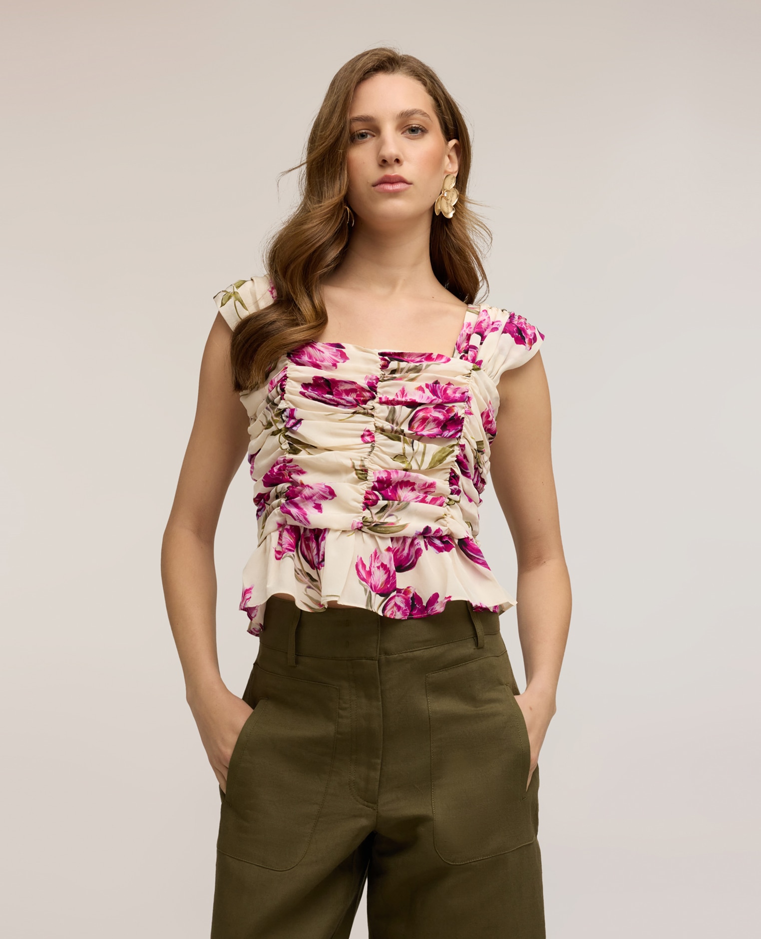 Motivi - Top de mujer fruncido con estampado floral ajuste entallado con escote cuadrado.