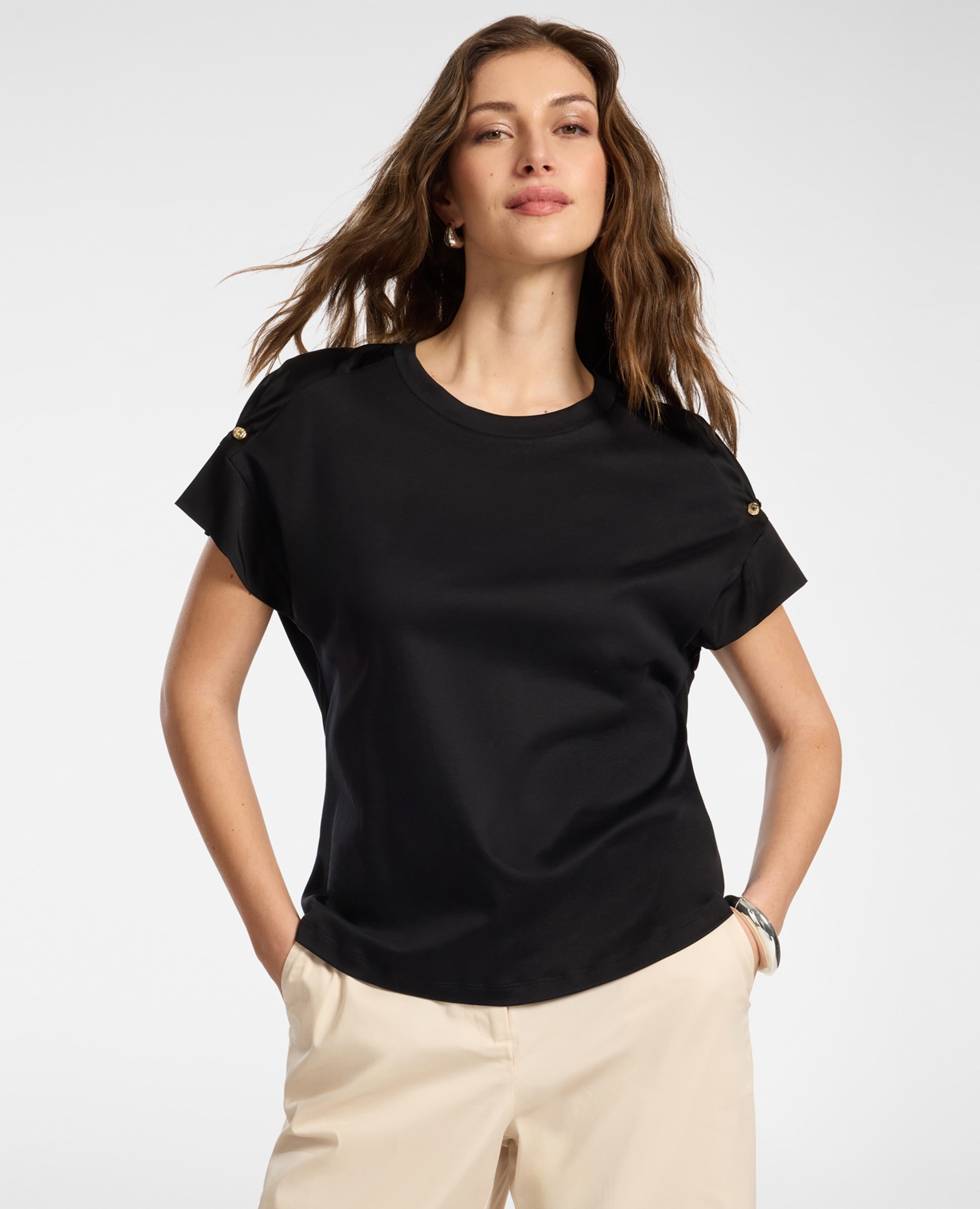 Elena Miró - Camiseta de mujer de algodón con aplicaciones metálicas ajuste regular con mangas cortas.