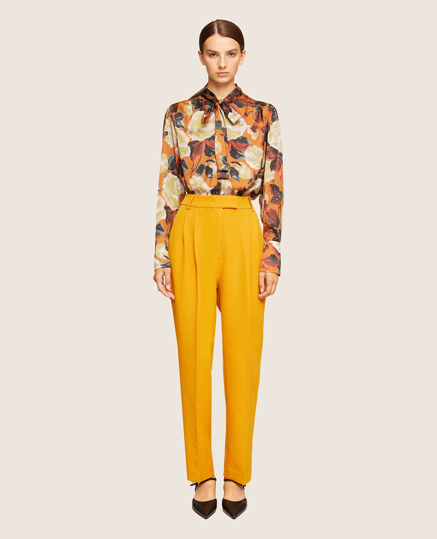 Pantalón recto de mujer con pinzas y bolsillos americanos