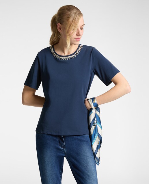 Imagen 0 de Camiseta de mujer con engastes y pedrería en el escote